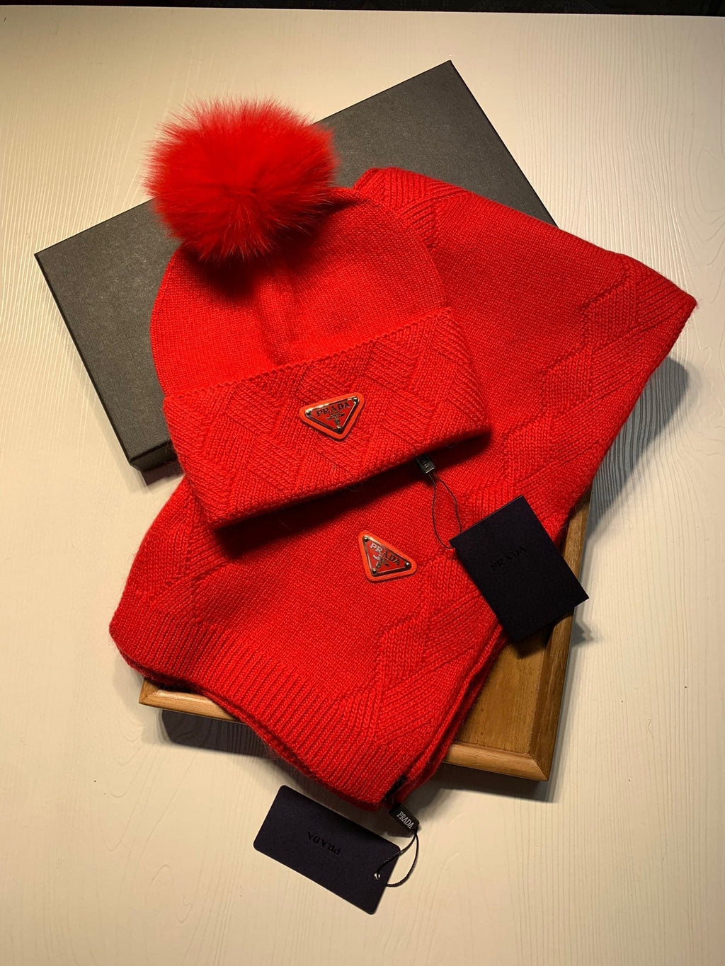 PRADA SET SCARF AND HAT IN CHERRY RED WOOL AND RABBIT FUR 416367