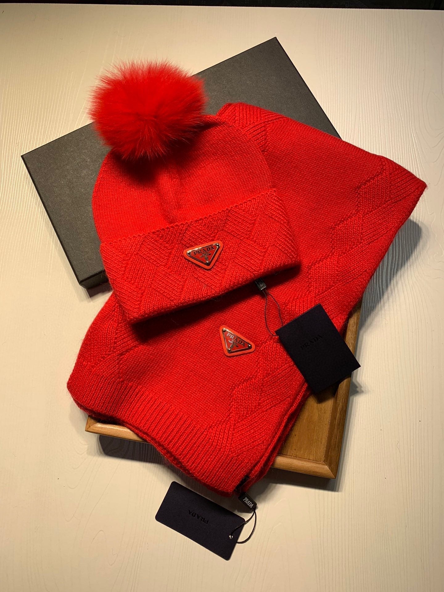 PRADA SET SCARF AND HAT IN CHERRY RED WOOL AND RABBIT FUR 416367