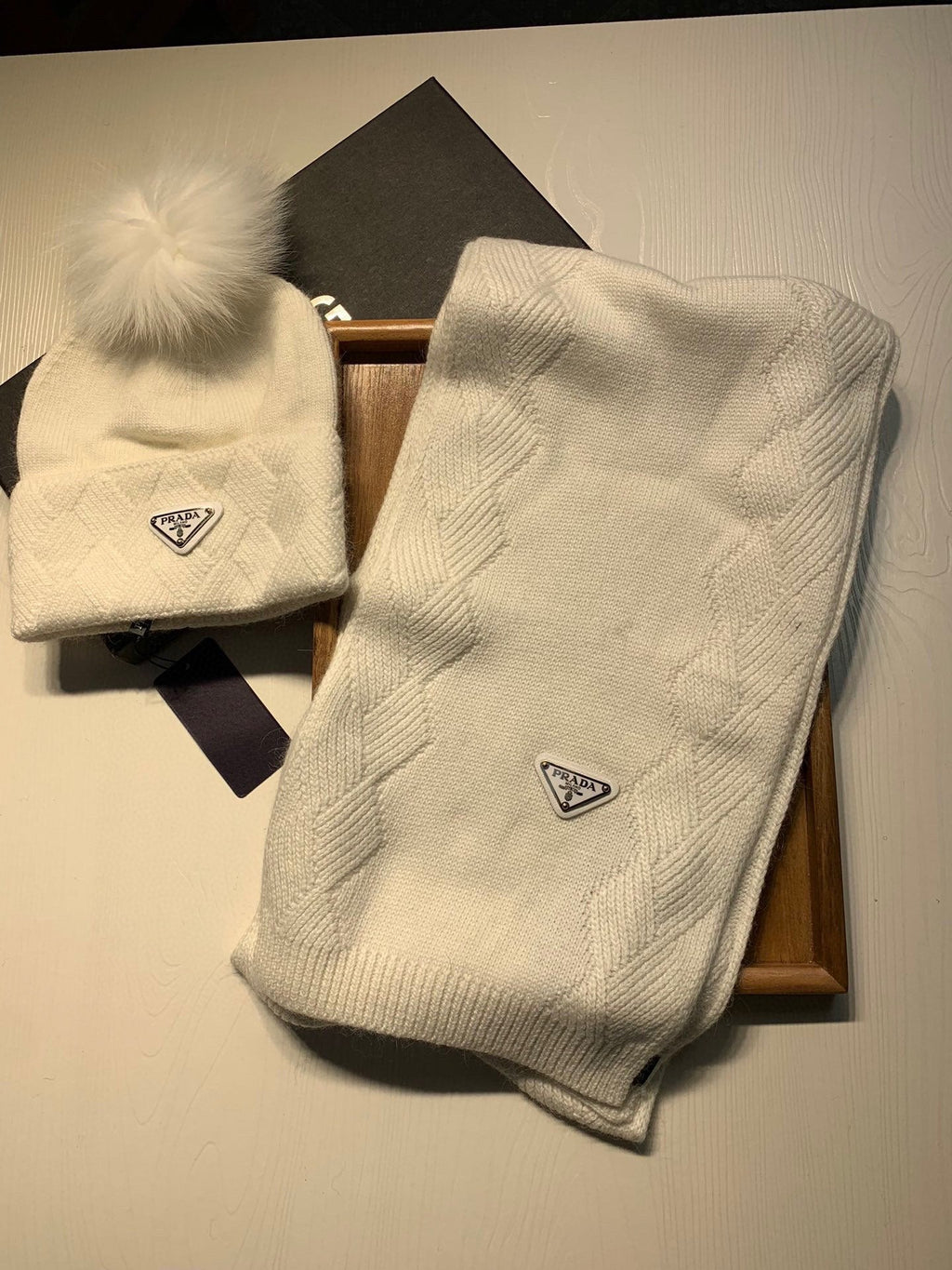 PRADA SET SCARF AND HAT IN WHITE WOOL AND RABBIT FUR 416368