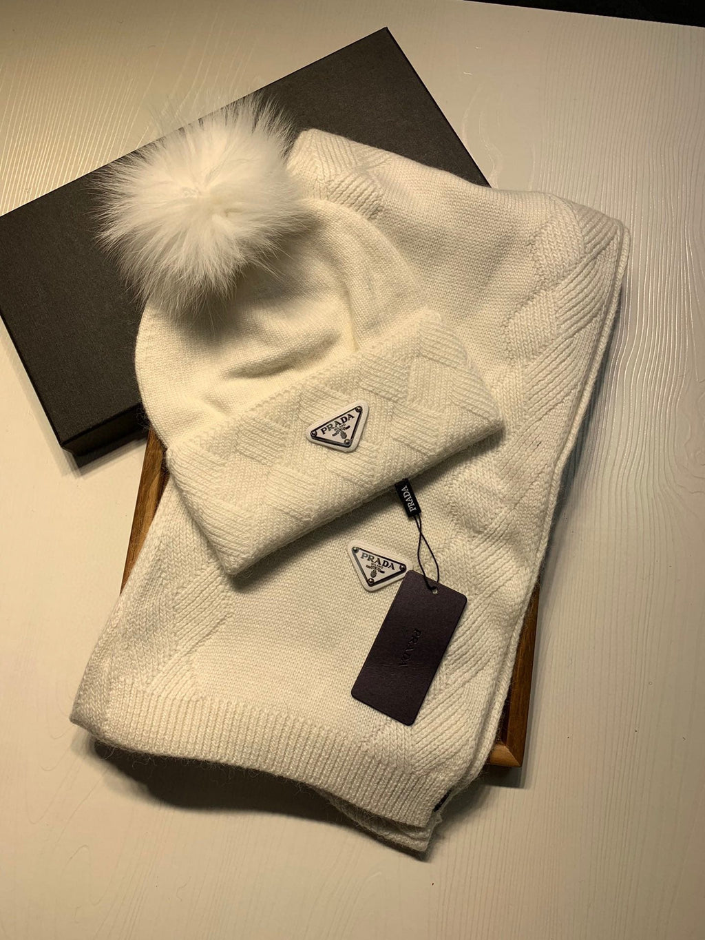 PRADA SET SCARF AND HAT IN WHITE WOOL AND RABBIT FUR 416368