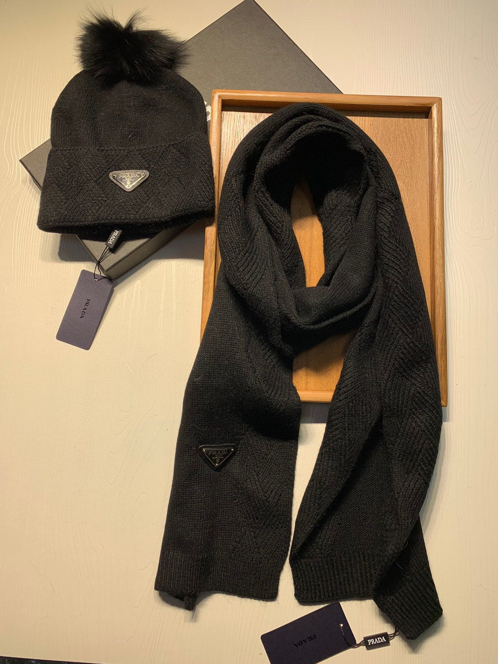 PRADA SET SCARF AND HAT IN BLACK WOOL AND RABBIT FUR 416369