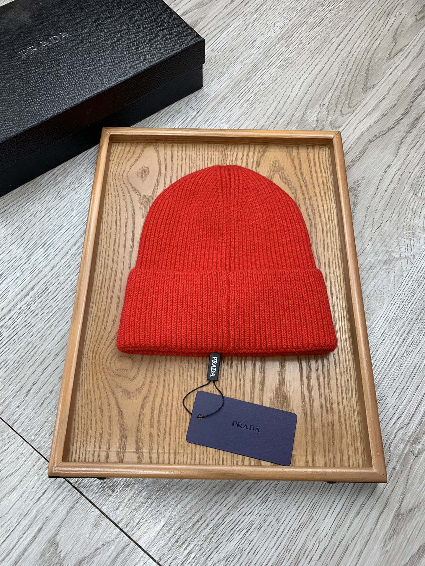 PRADA BEANIE HAT IN CHERRY RED WOOL 431358
