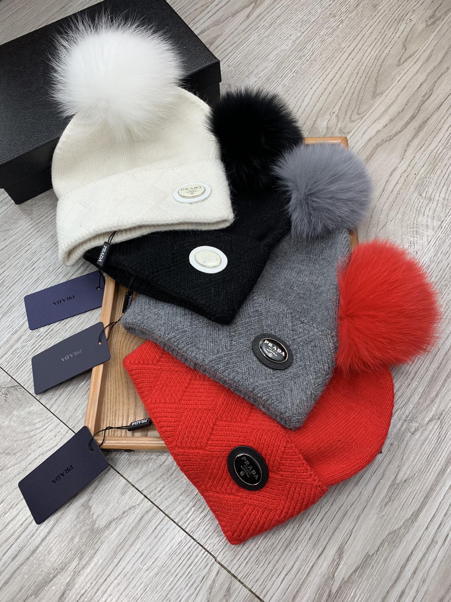 PRADA BEANIE HAT IN CHERRY RED WOOL AND RABBIT FUR 346718