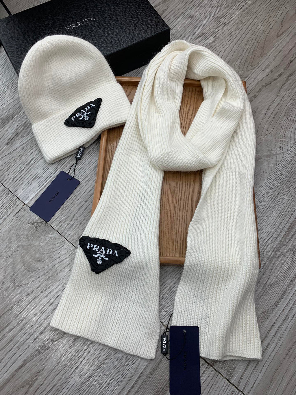 PRADA SET SCARF AND HAT IN WHITE WOOL AND RABBIT FUR 386079