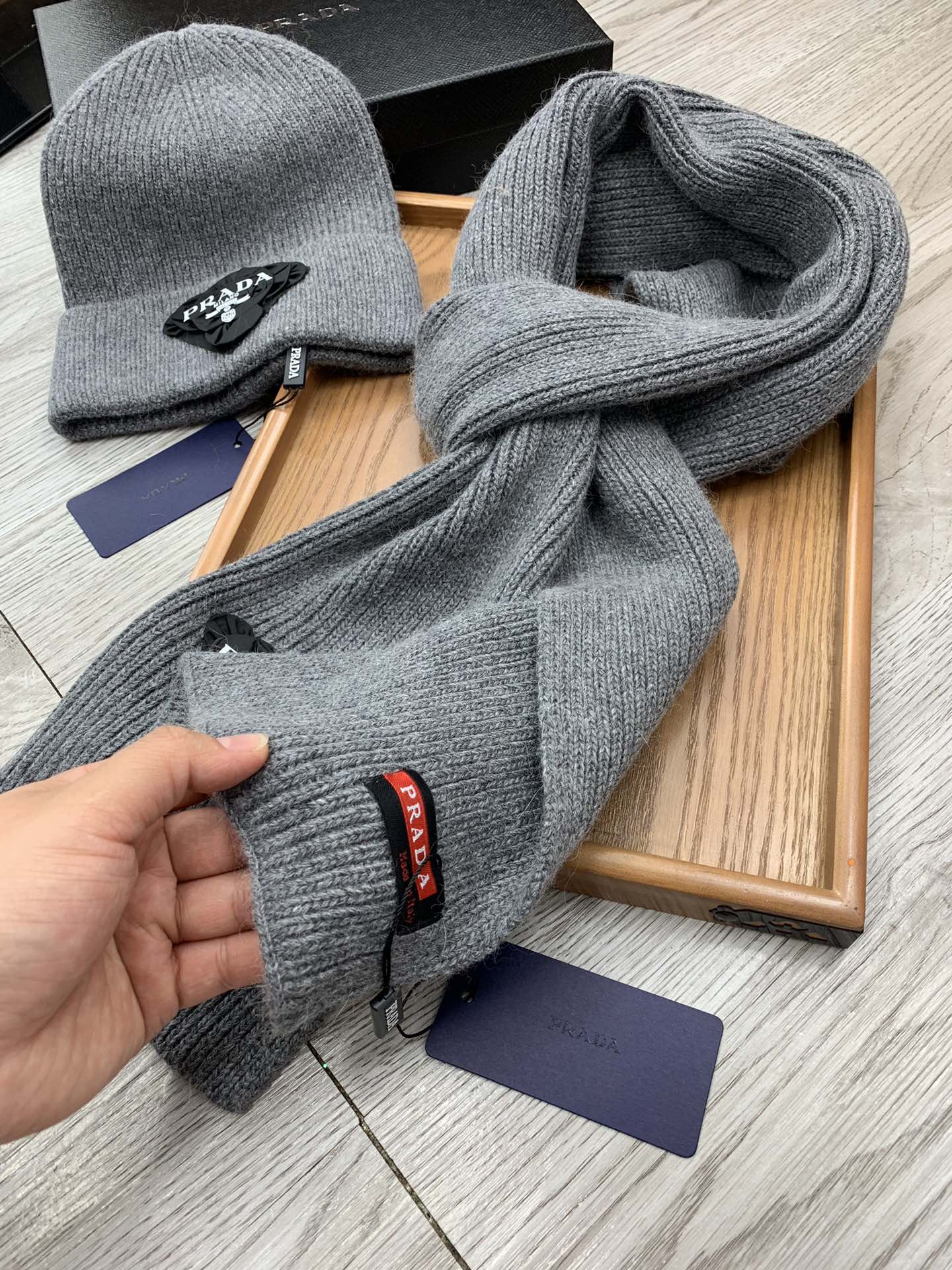 PRADA SET SCARF AND HAT IN MOUSE GRAY WOOL AND RABBIT FUR 386078