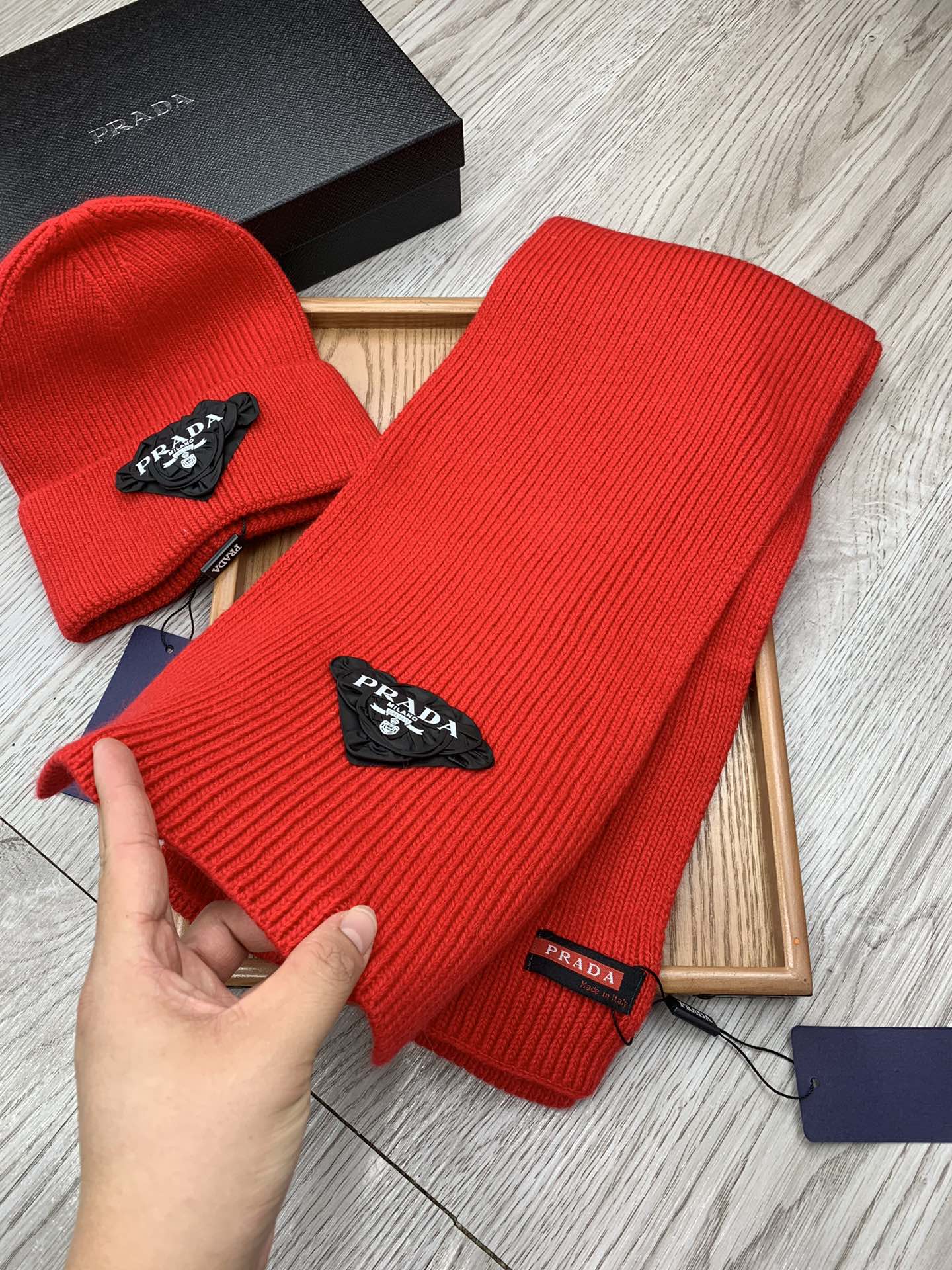 PRADA SET SCARF AND HAT IN CHERRY RED WOOL AND RABBIT FUR 386076