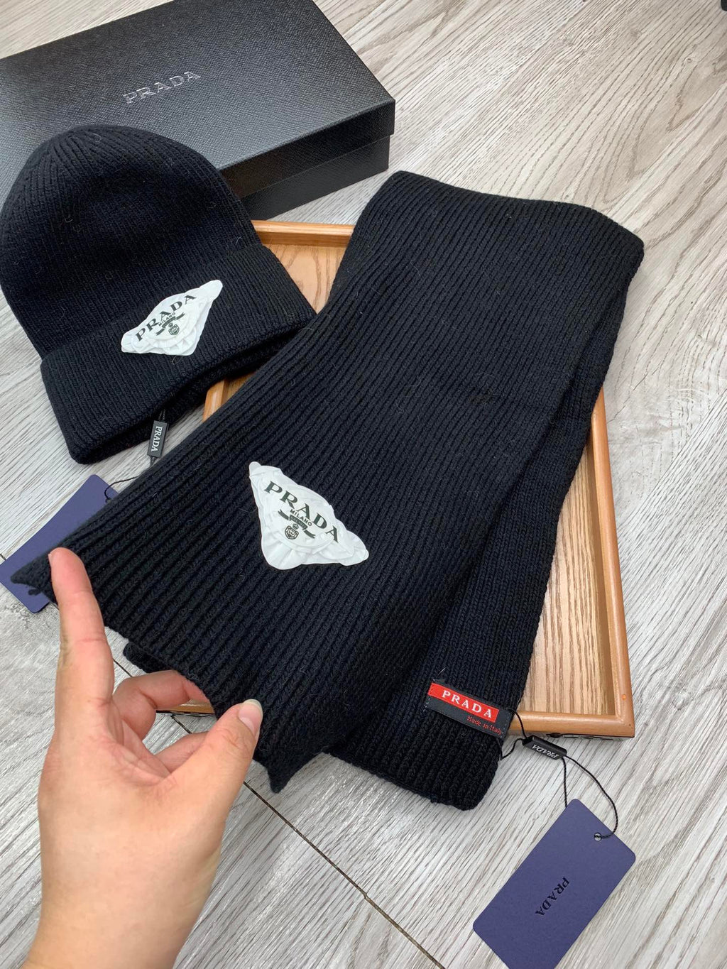 PRADA SET SCARF AND HAT IN BLACK WOOL AND RABBIT FUR 386077
