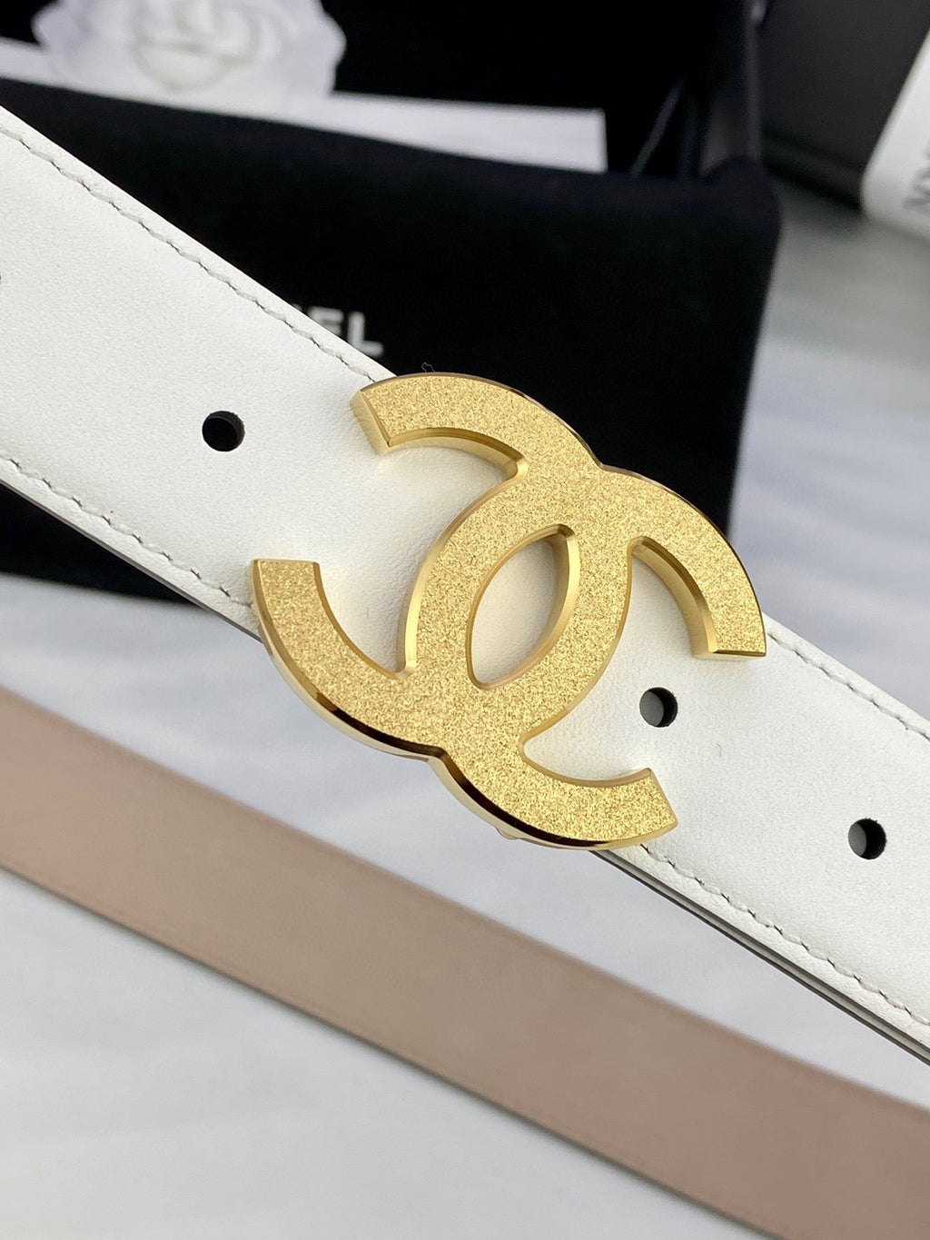 CHANEL DOUBLE C BELT 30MM IN WHITE CALFSKIN METAL BUCKLE