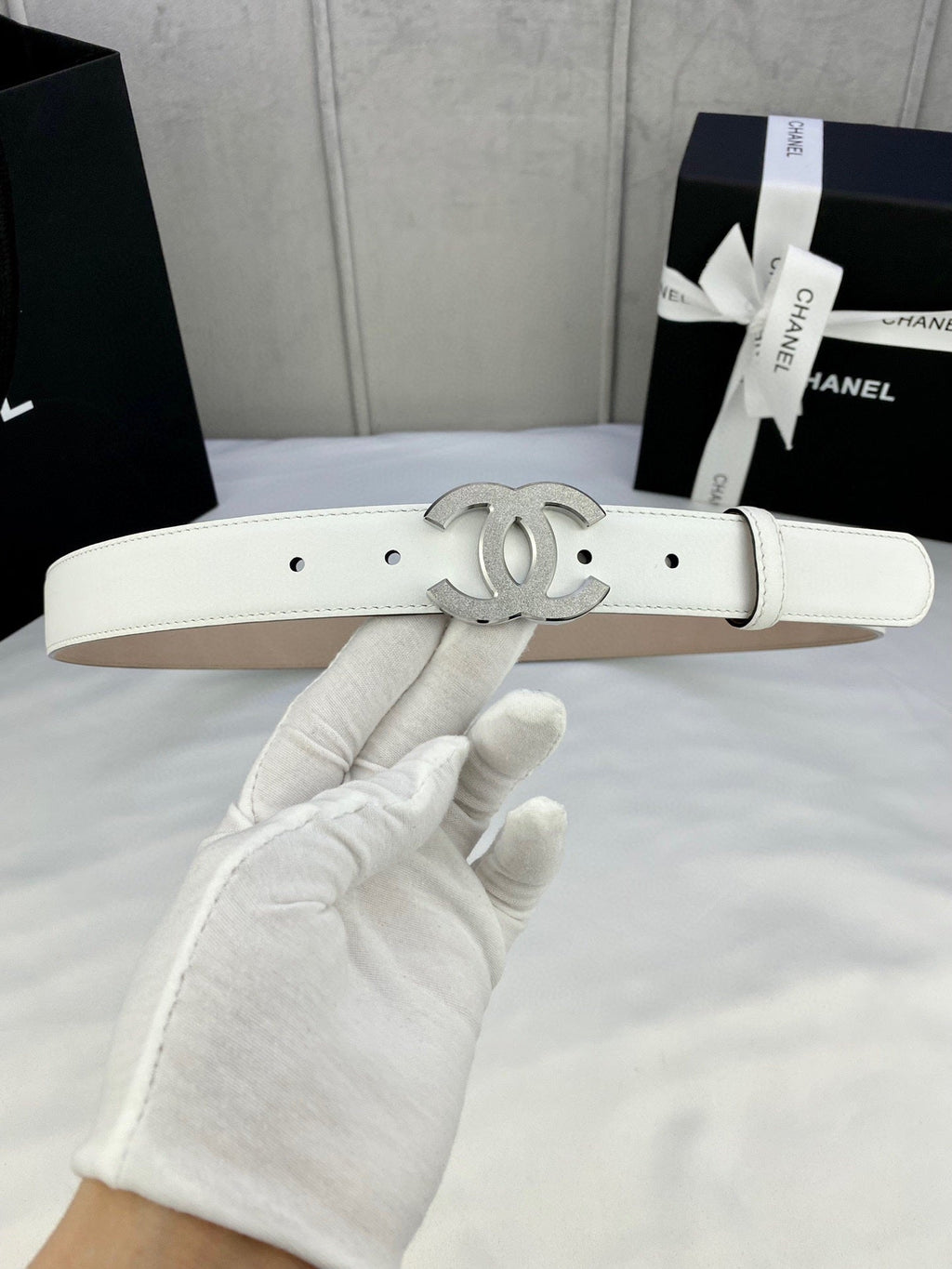CHANEL DOUBLE C BELT 30MM IN WHITE CALFSKIN METAL BUCKLE
