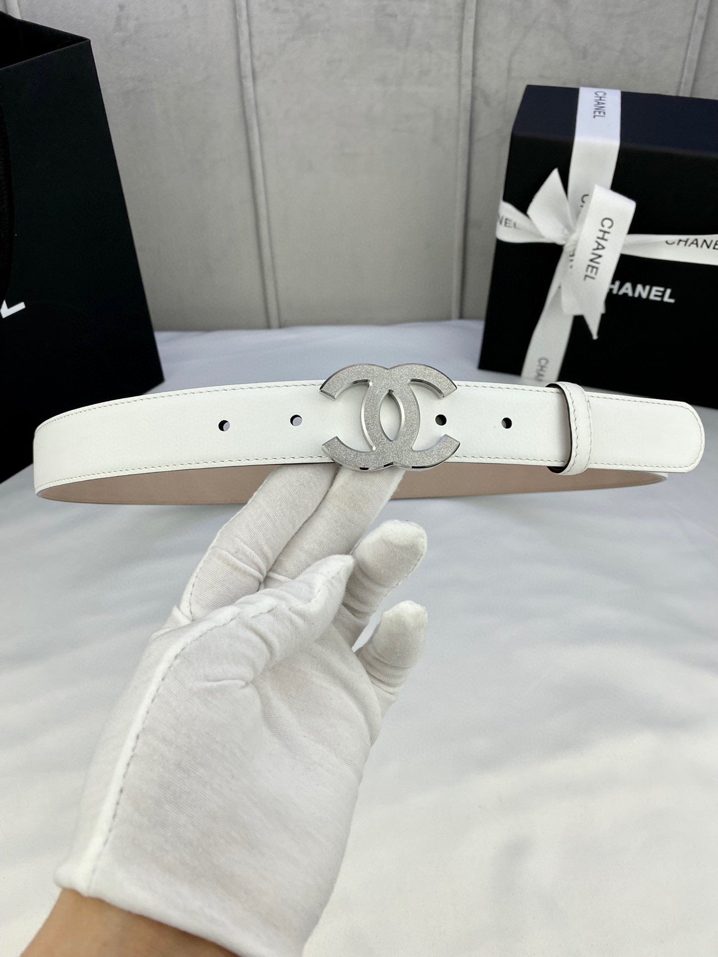 CHANEL DOUBLE C BELT 30MM IN WHITE CALFSKIN METAL BUCKLE
