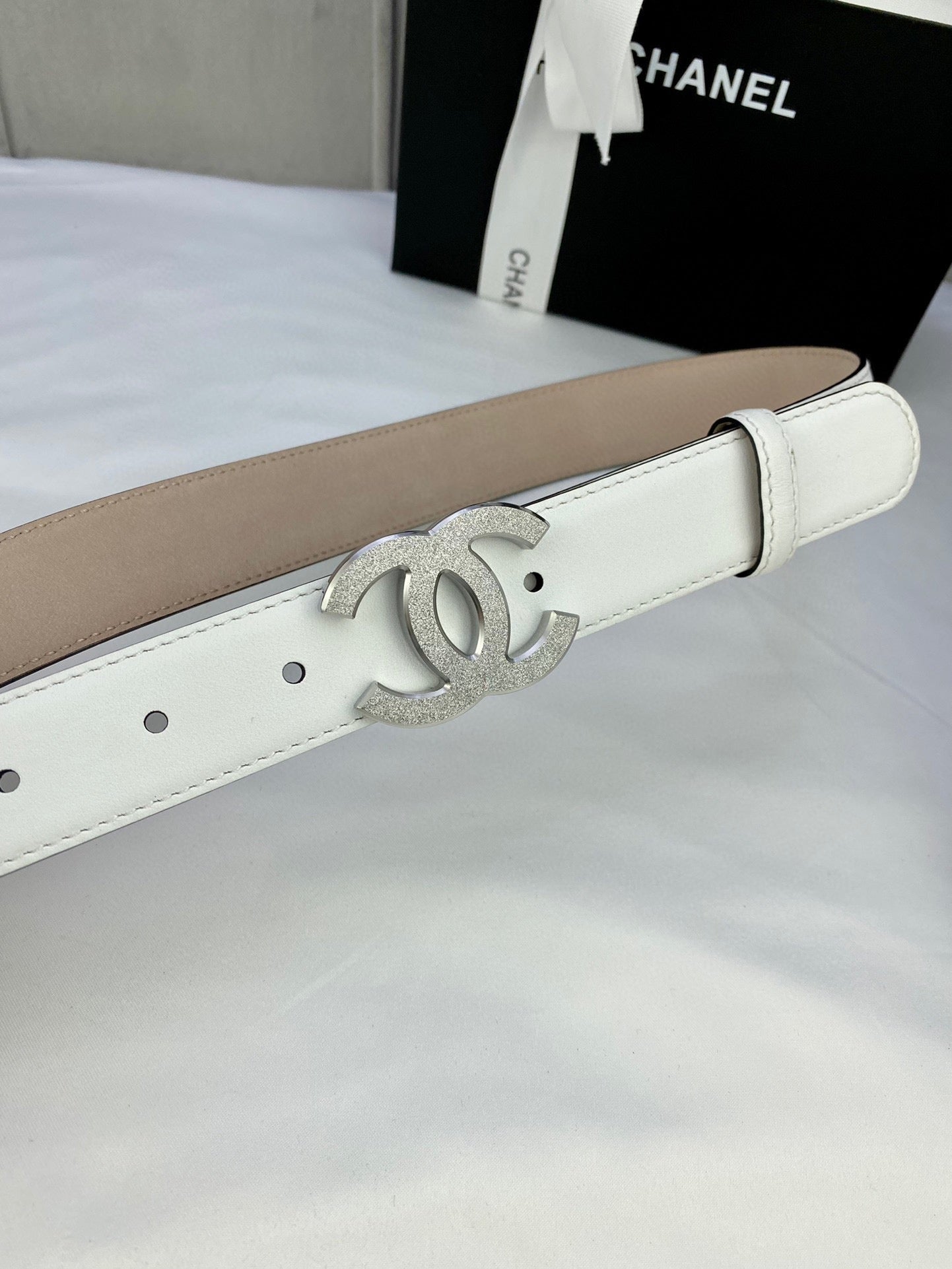 CHANEL DOUBLE C BELT 30MM IN WHITE CALFSKIN METAL BUCKLE