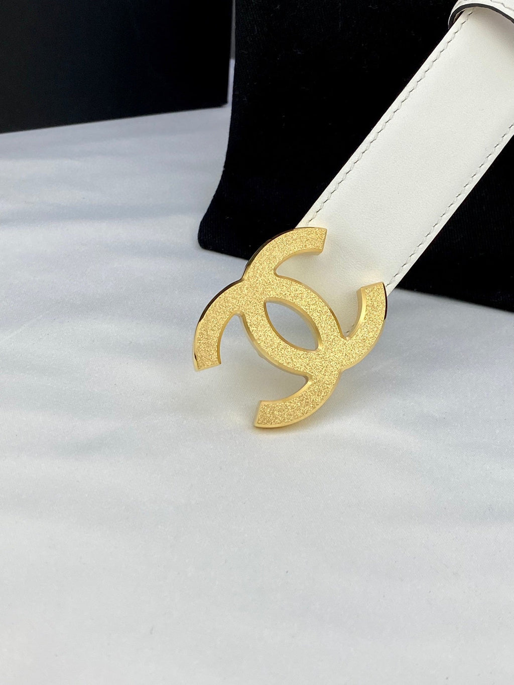 CHANEL DOUBLE C BELT 30MM IN WHITE CALFSKIN METAL BUCKLE