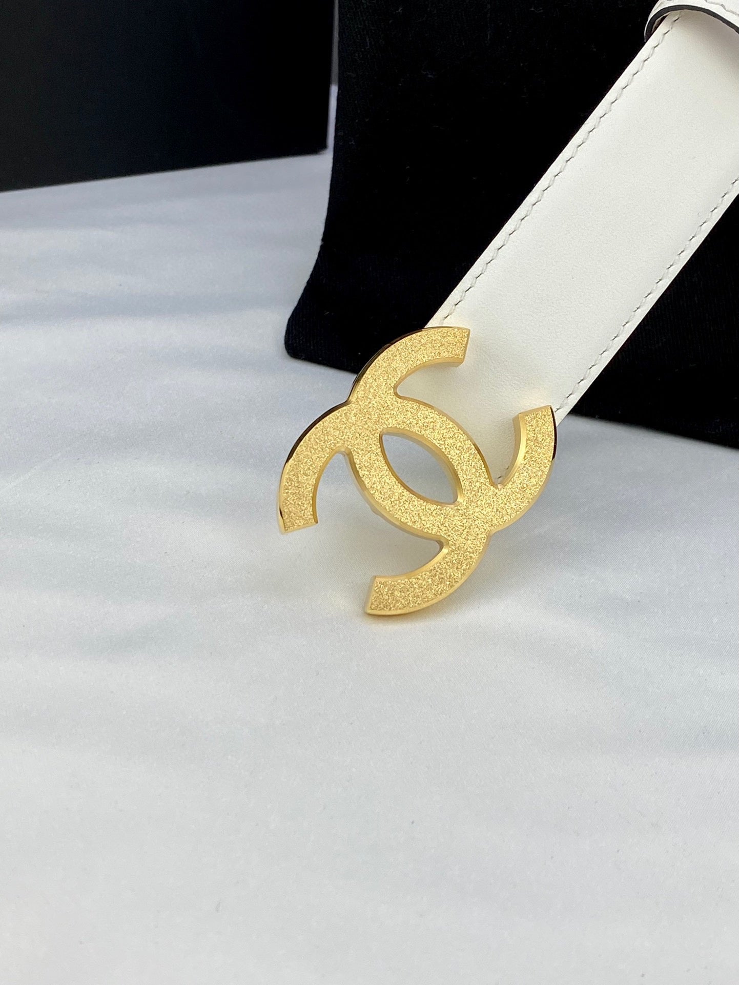 CHANEL DOUBLE C BELT 30MM IN WHITE CALFSKIN METAL BUCKLE