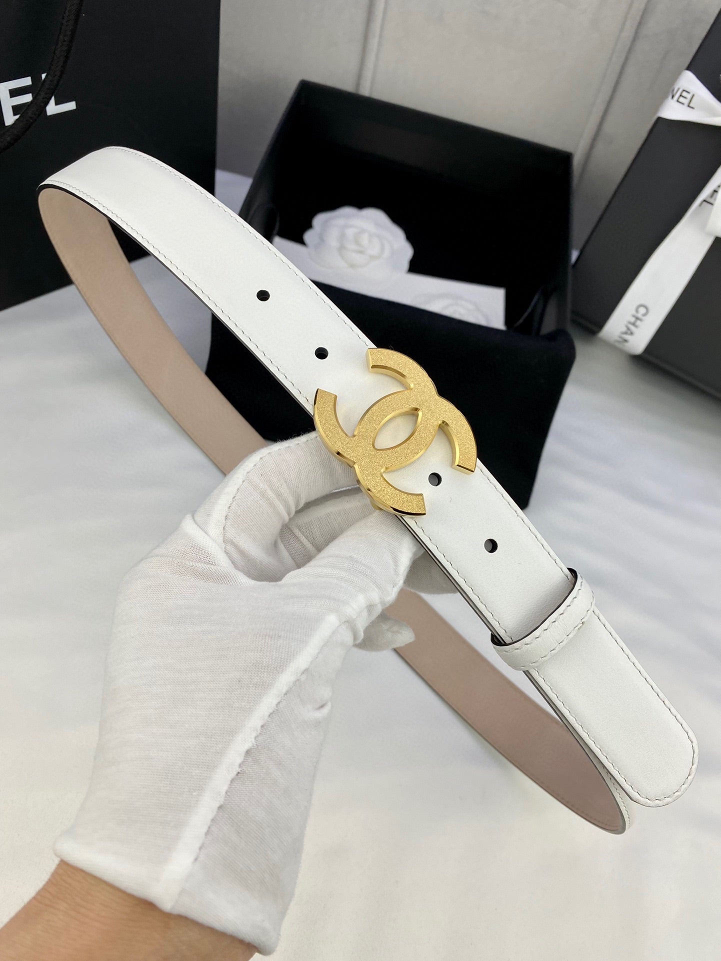 CHANEL DOUBLE C BELT 30MM IN WHITE CALFSKIN METAL BUCKLE