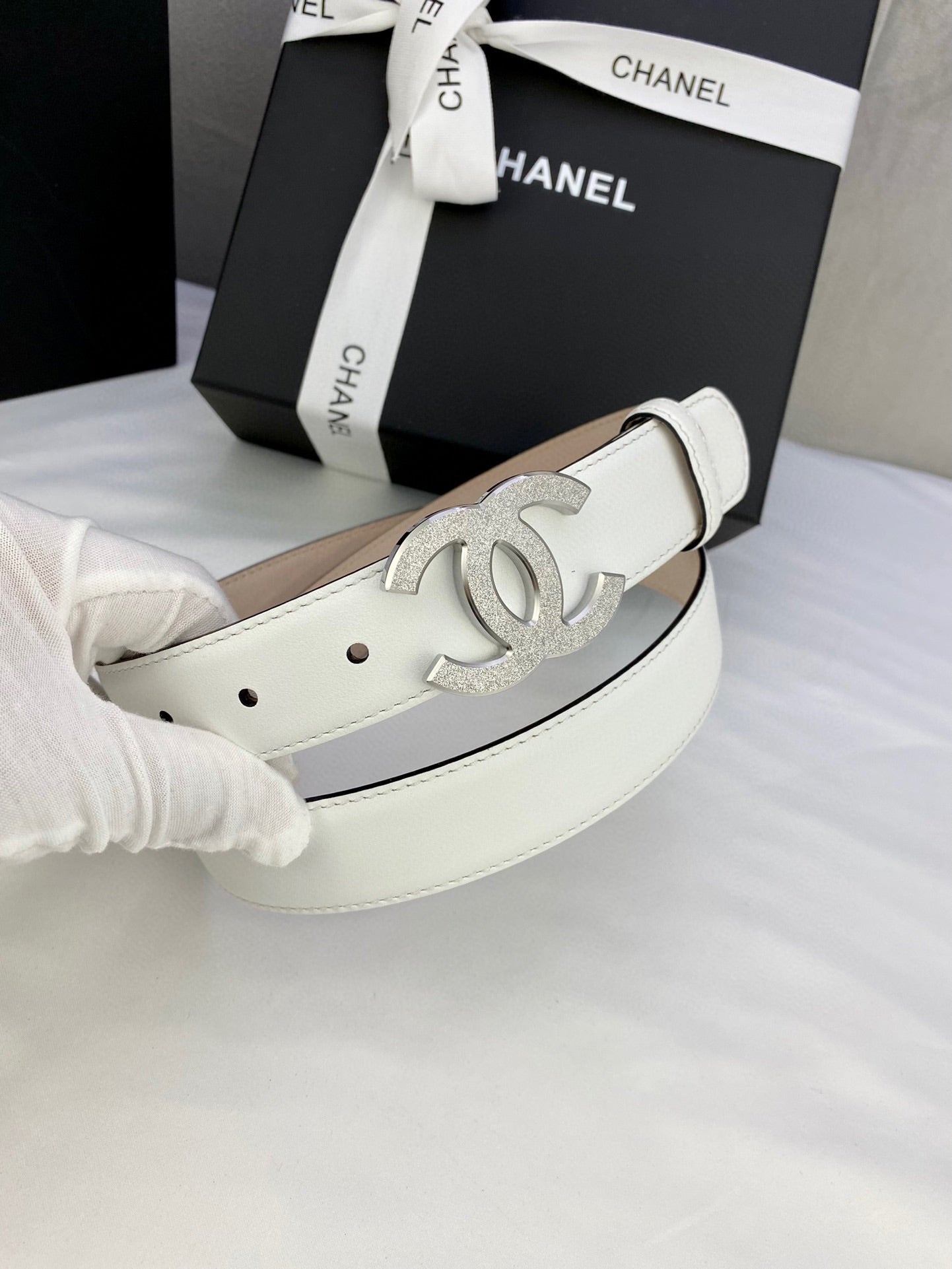 CHANEL DOUBLE C BELT 30MM IN WHITE CALFSKIN METAL BUCKLE