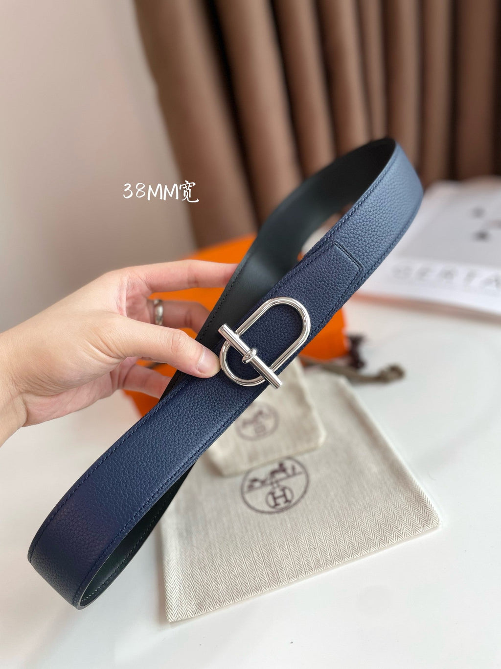 HERMES ITHAQUE BELT SILVER BUCKLE & REVERSIBLE NAVY BLUE AND BLACK LEATHER STRAP 38MM