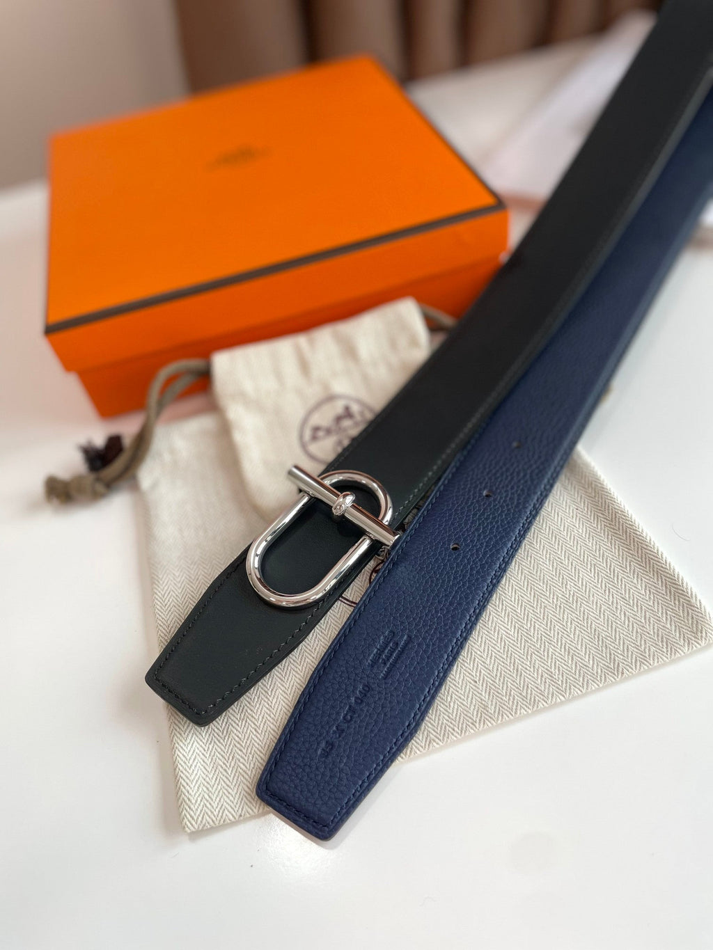 HERMES ITHAQUE BELT SILVER BUCKLE & REVERSIBLE NAVY BLUE AND BLACK LEATHER STRAP 38MM