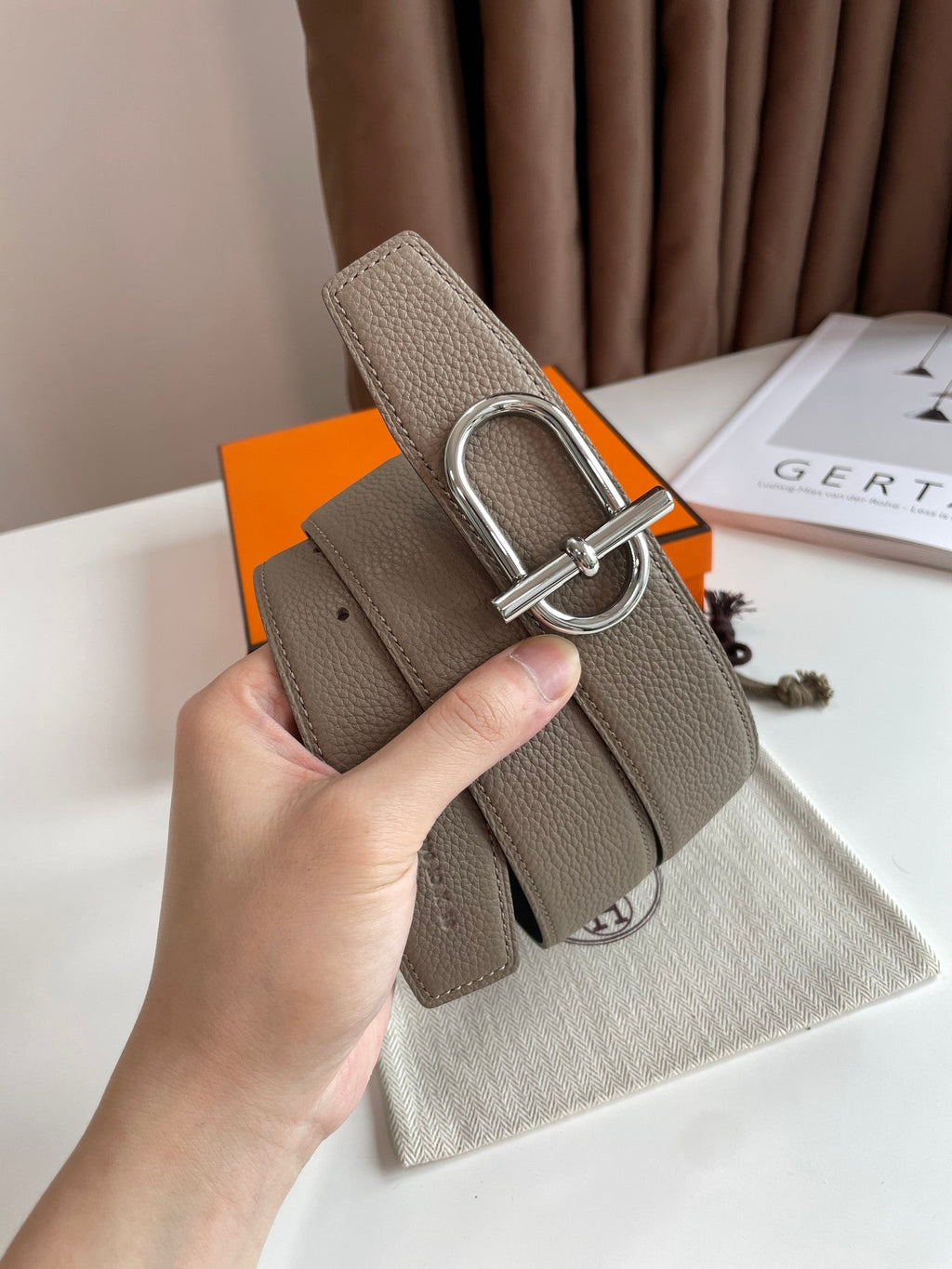 HERMES ITHAQUE BELT SILVER BUCKLE & REVERSIBLE CAMEL BROWN AND BLACK LEATHER STRAP 38MM