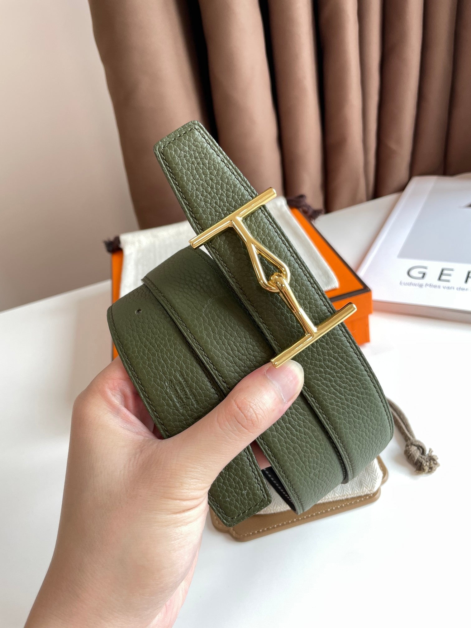 HERMES JUMBO BELT GOLD BUCKLE & REVERSIBLE OLIVE GREEN AND BLACK LEATHER STRAP 32MM