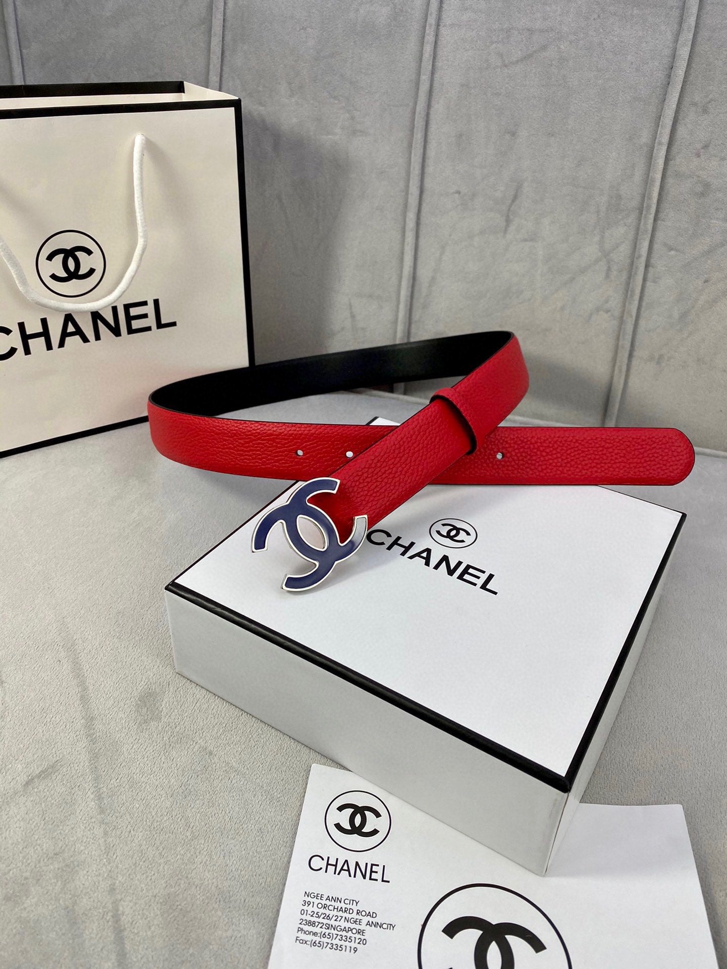 CHANEL 30MM BELT IN CHERRY RED GRAINED CALFSKIN WITH NAVY BLUE METAL LOGO