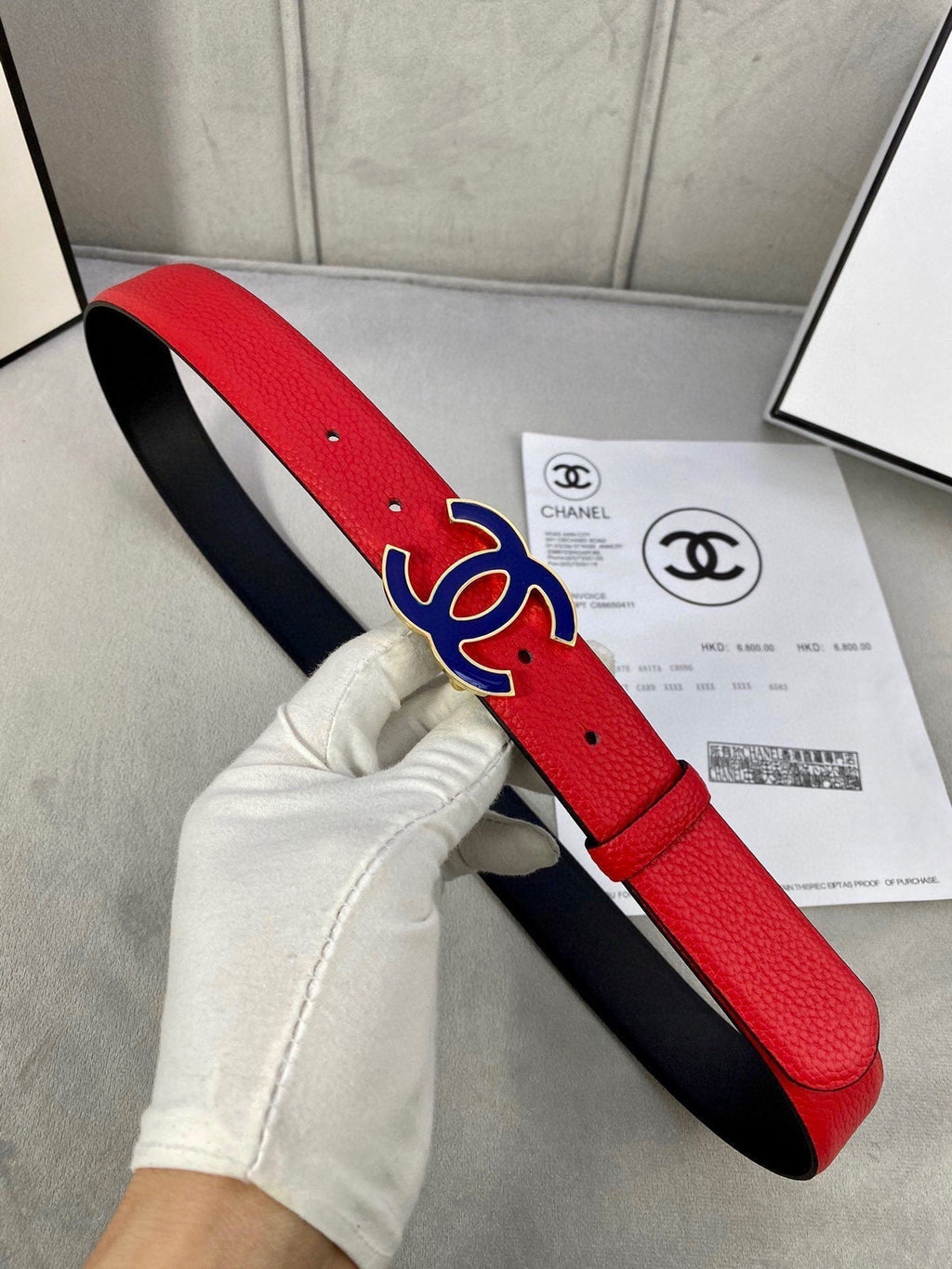 CHANEL 30MM BELT IN CHERRY RED GRAINED CALFSKIN WITH NAVY BLUE METAL LOGO