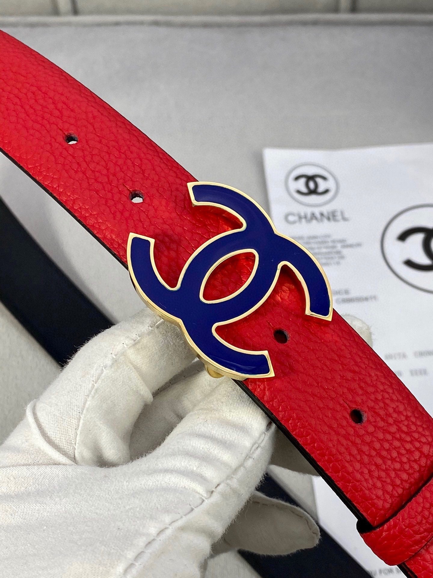 CHANEL 30MM BELT IN CHERRY RED GRAINED CALFSKIN WITH NAVY BLUE METAL LOGO
