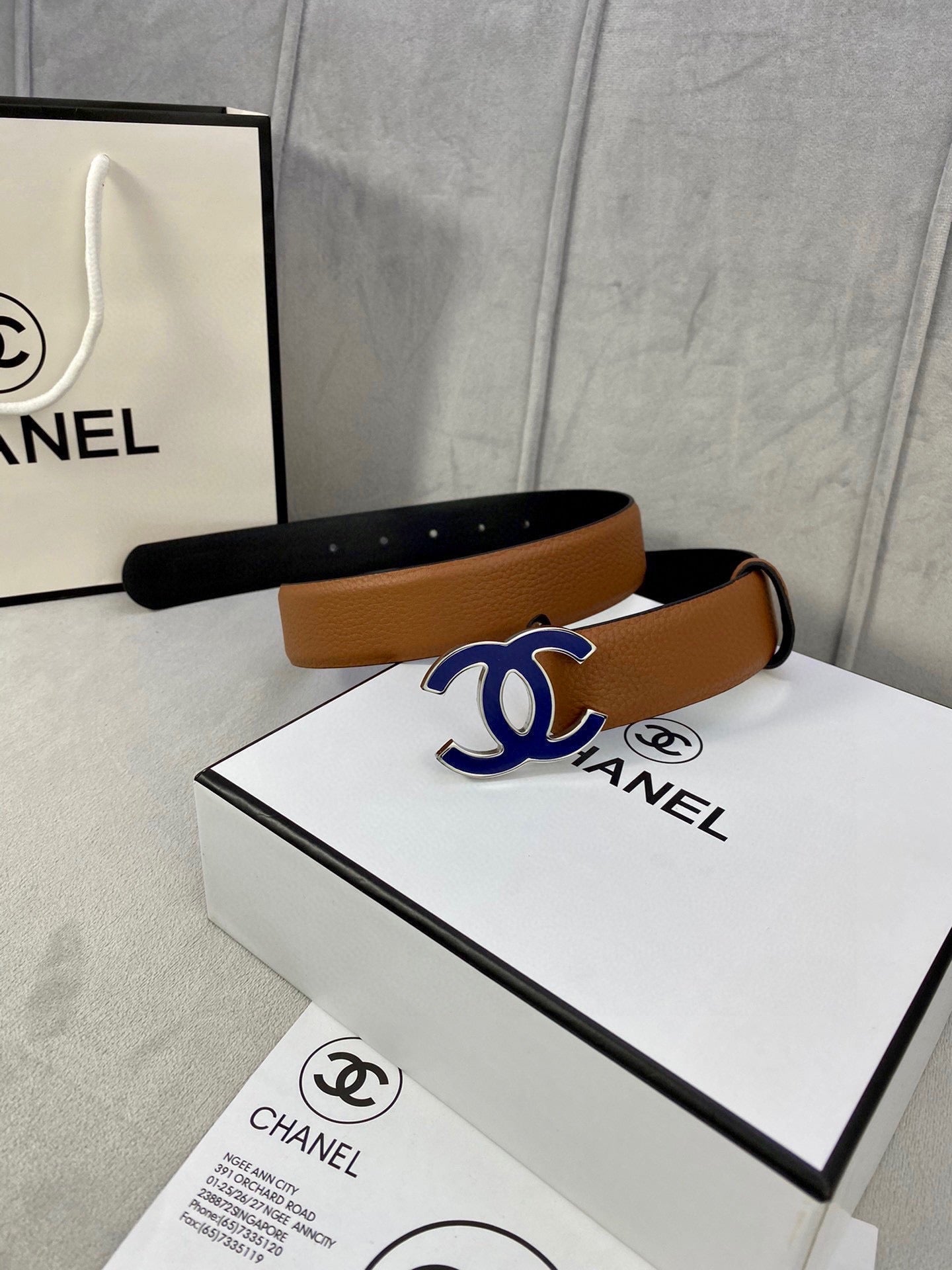 CHANEL 30MM BELT IN BRONZE BROWN GRAINED CALFSKIN WITH NAVY BLUE METAL LOGO