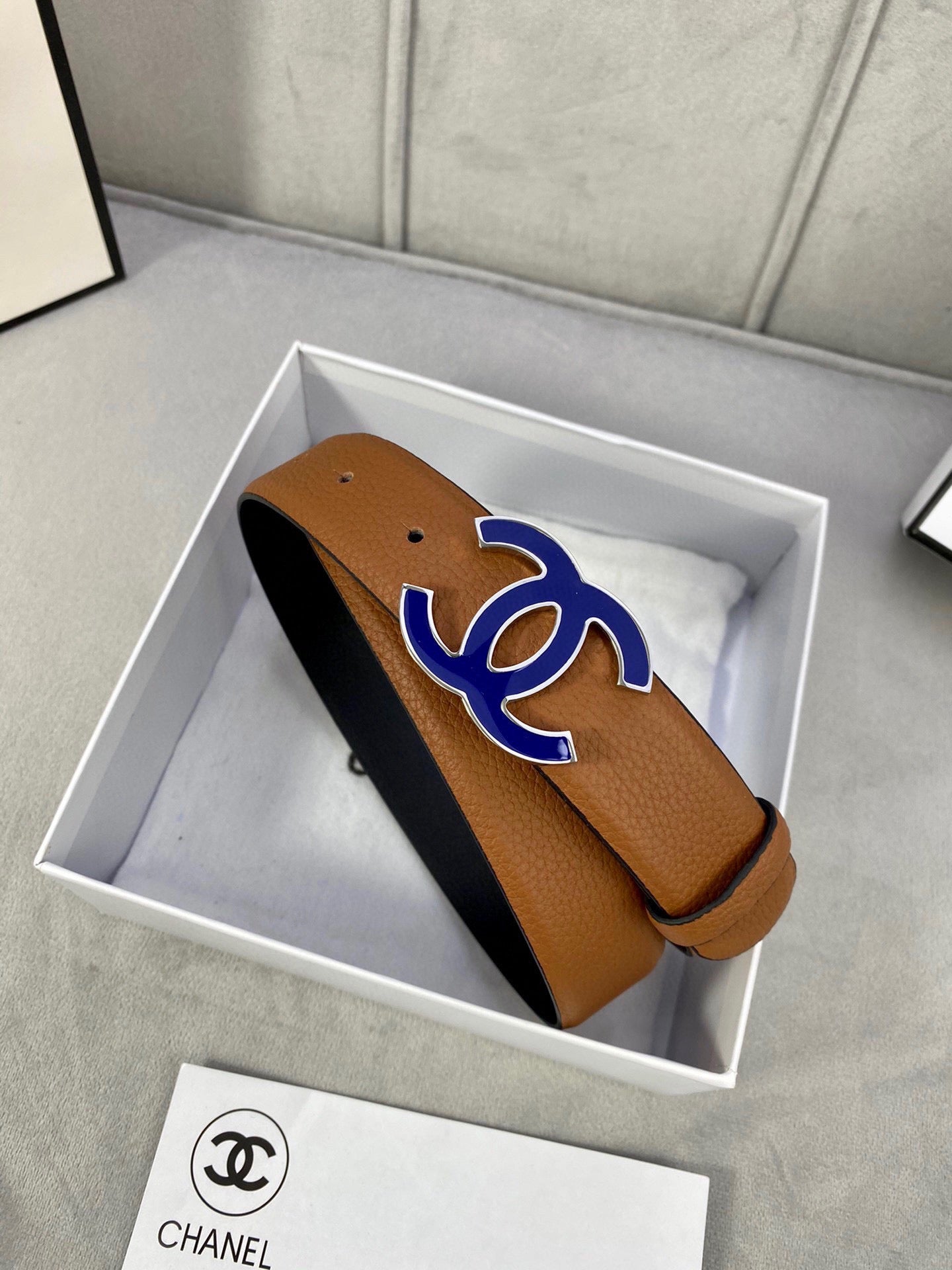 CHANEL 30MM BELT IN BRONZE BROWN GRAINED CALFSKIN WITH NAVY BLUE METAL LOGO
