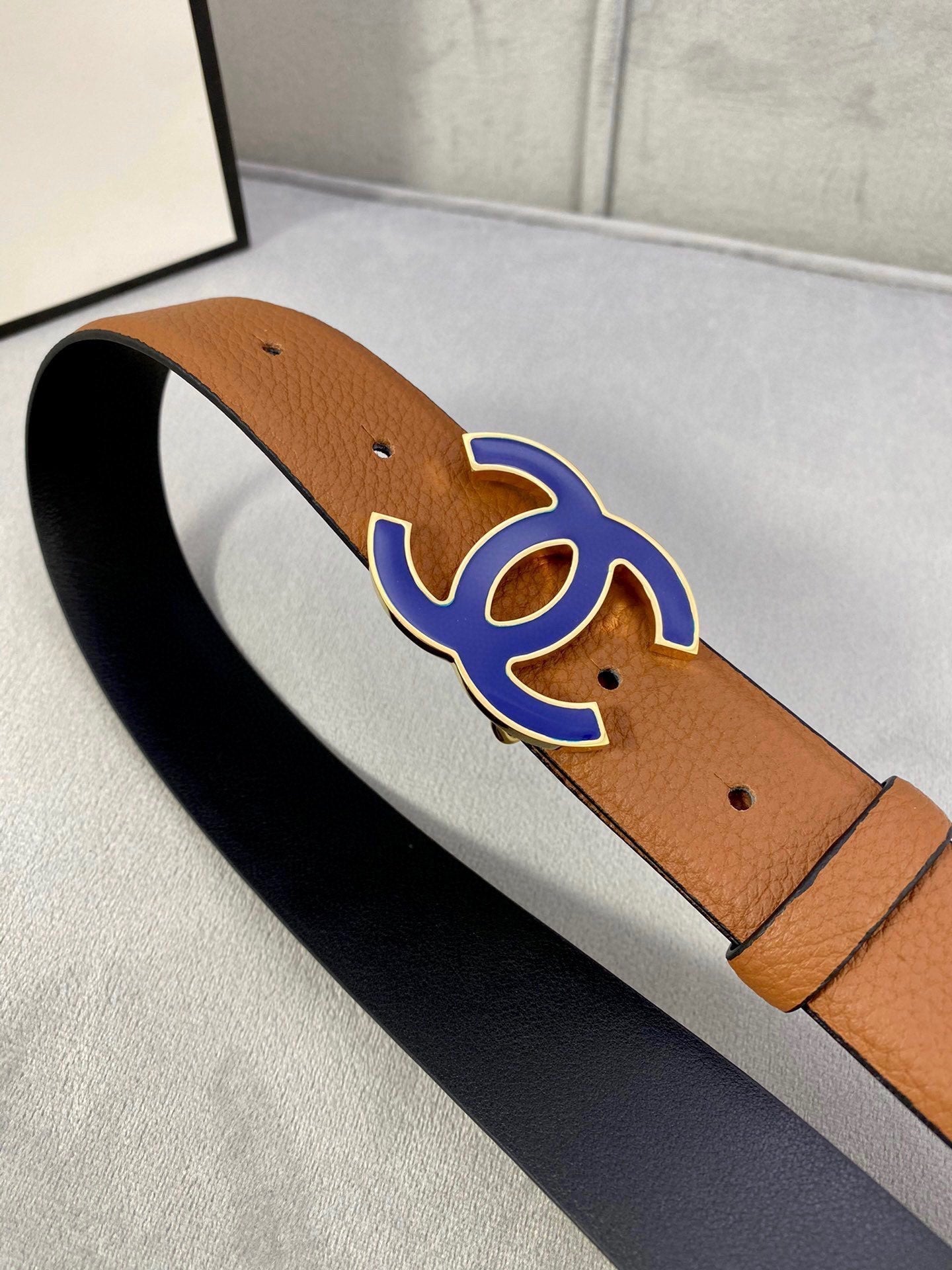 CHANEL 30MM BELT IN BRONZE BROWN GRAINED CALFSKIN WITH NAVY BLUE METAL LOGO