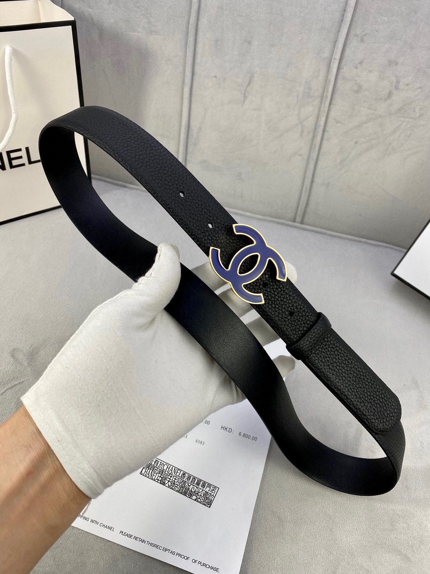 CHANEL 30MM BELT IN BLACK GRAINED CALFSKIN WITH NAVY BLUE METAL LOGO
