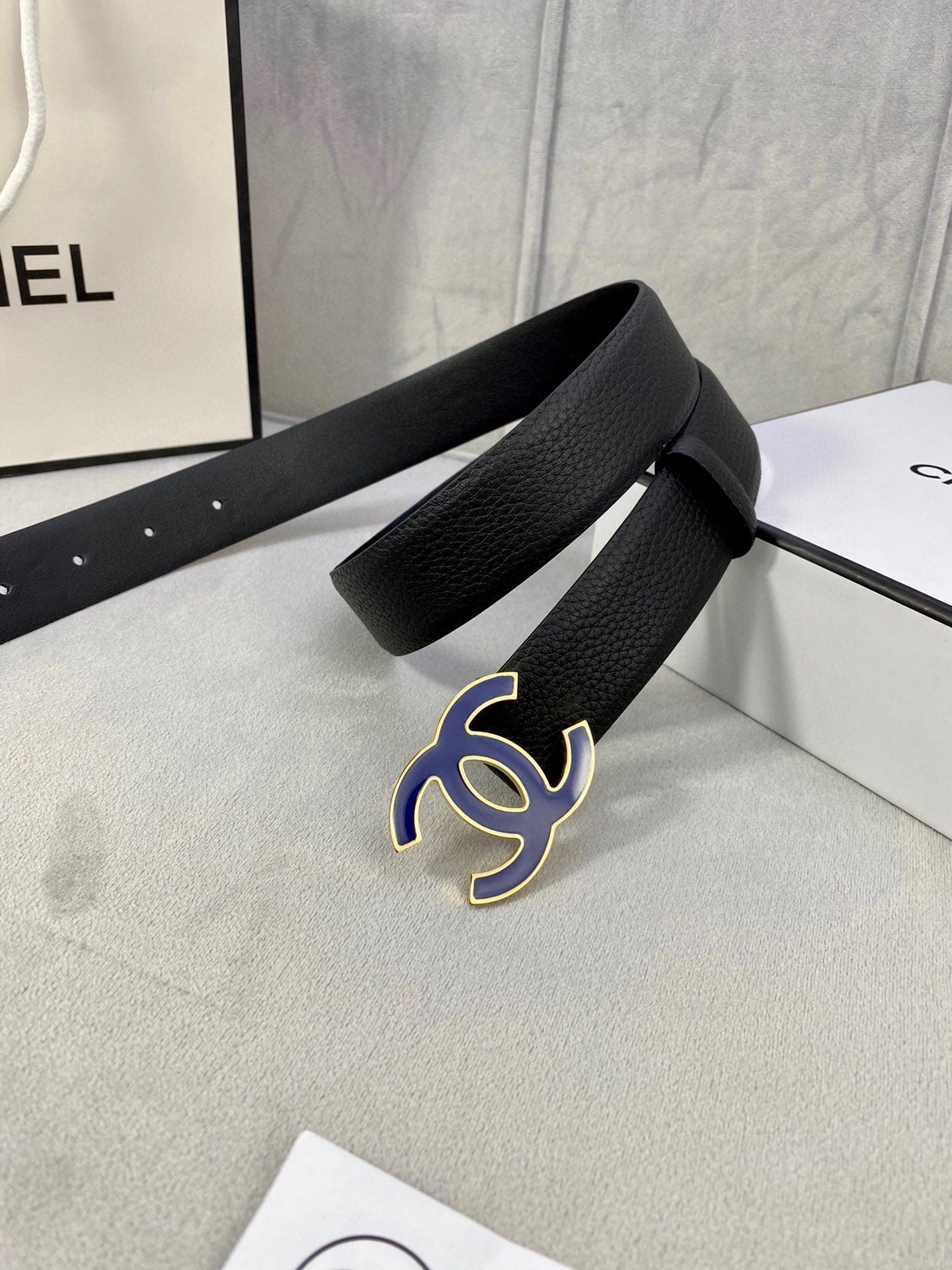 CHANEL 30MM BELT IN BLACK GRAINED CALFSKIN WITH NAVY BLUE METAL LOGO