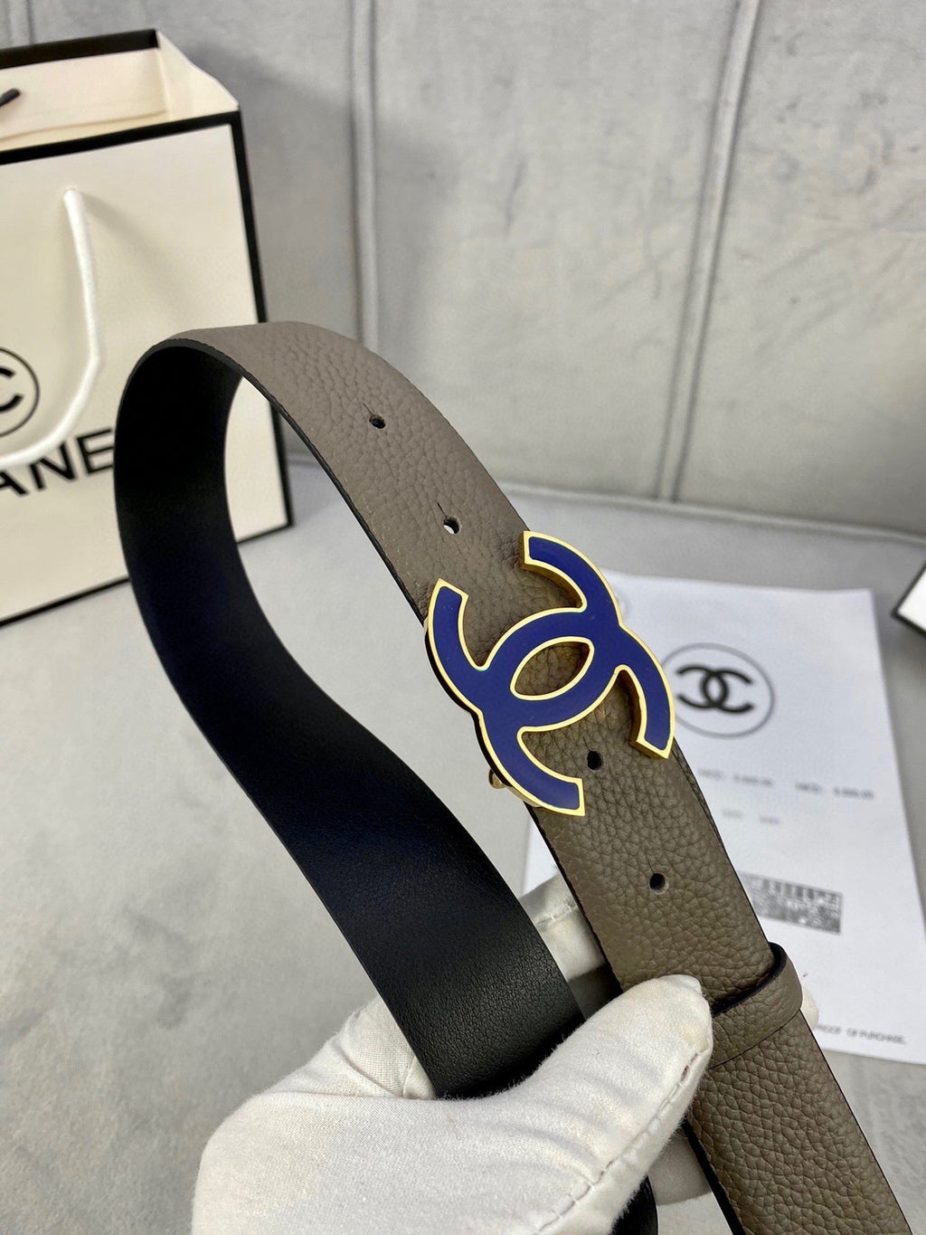 CHANEL 30MM BELT IN MOCHA BROWN GRAINED CALFSKIN WITH NAVY BLUE LOGO