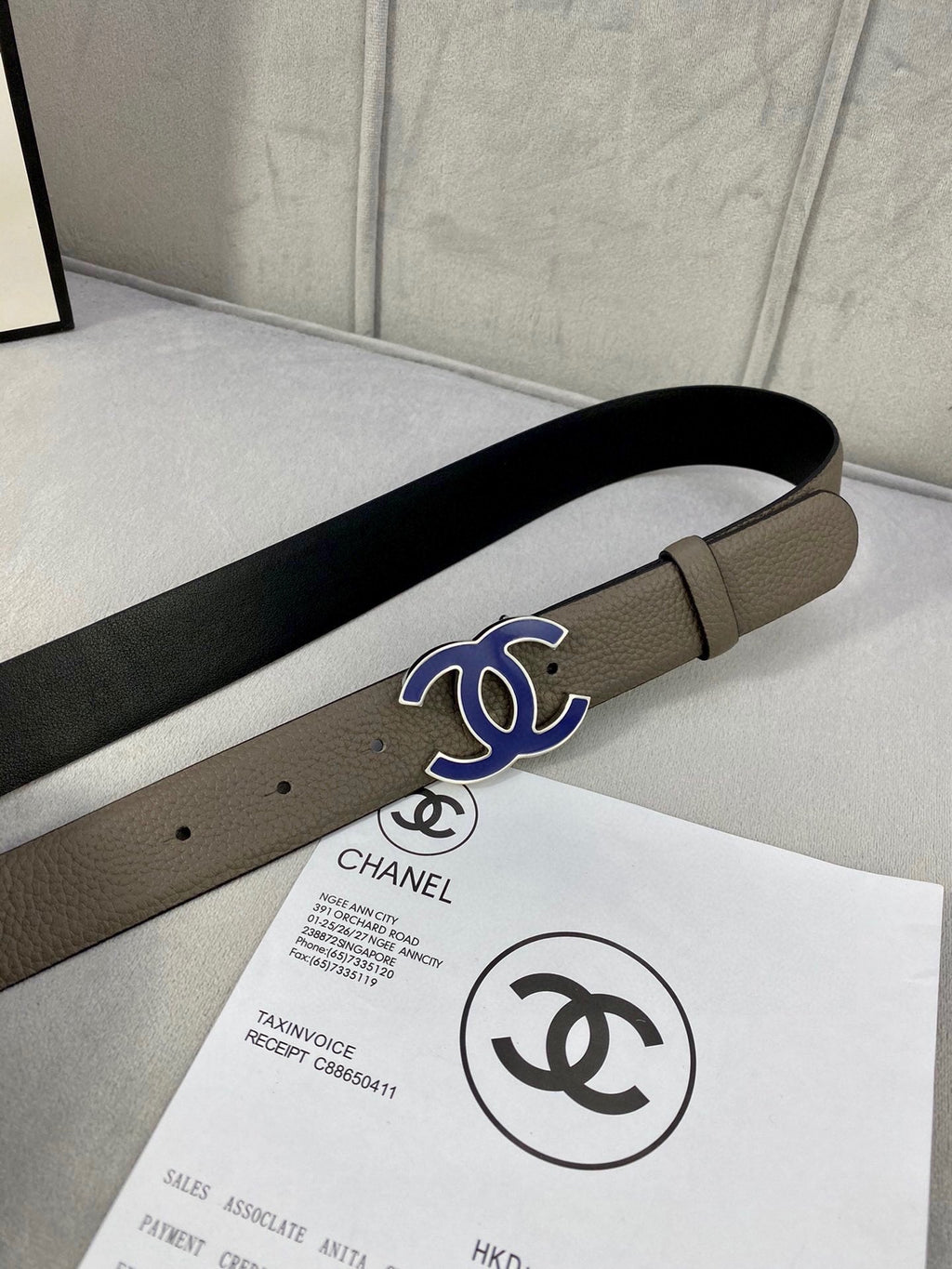 CHANEL 30MM BELT IN MOCHA BROWN GRAINED CALFSKIN WITH NAVY BLUE LOGO
