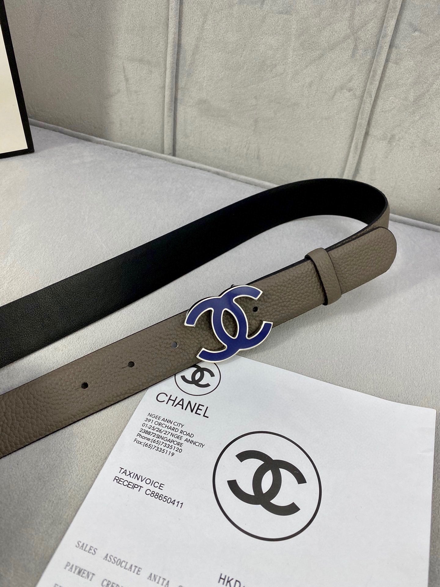 CHANEL 30MM BELT IN MOCHA BROWN GRAINED CALFSKIN WITH NAVY BLUE LOGO