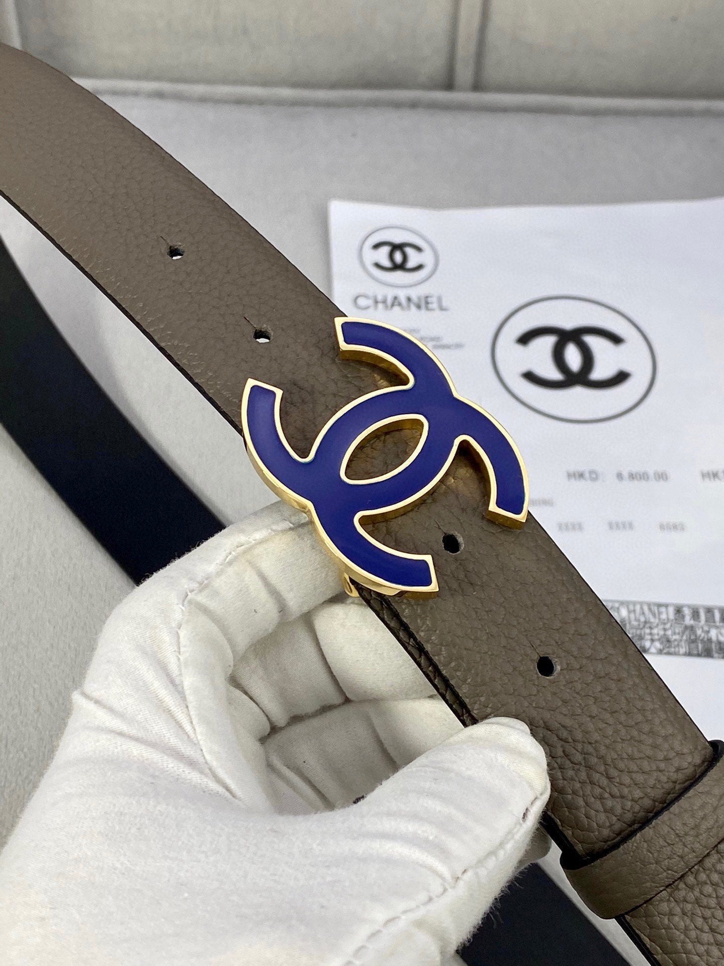 CHANEL 30MM BELT IN MOCHA BROWN GRAINED CALFSKIN WITH NAVY BLUE LOGO