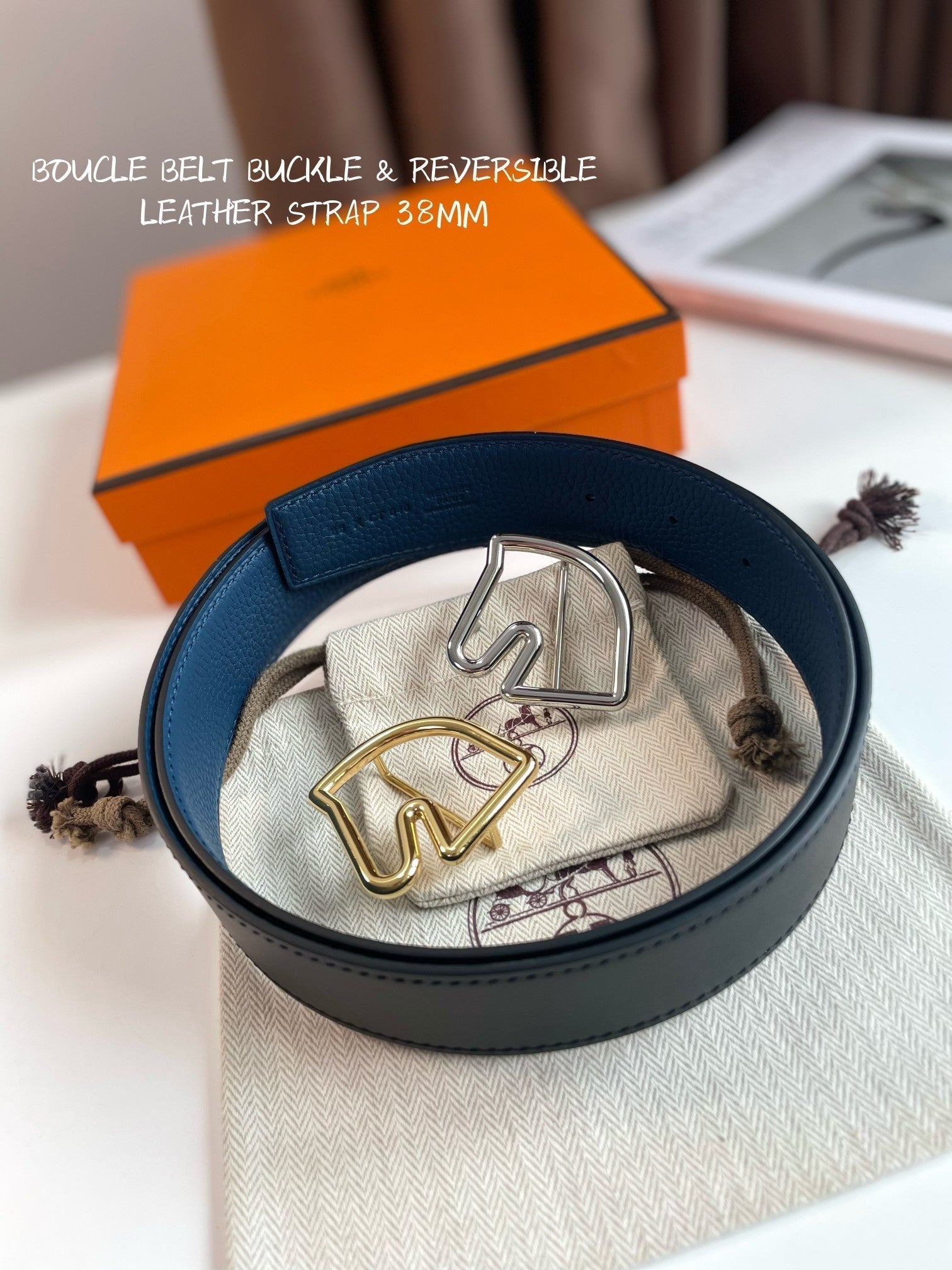 HERMES BOUCLE BELT BUCKLE & REVERSIBLE NAVY BLUE AND BLACK AND WHITE LEATHER STRAP 38MM GOLD HARDWARE