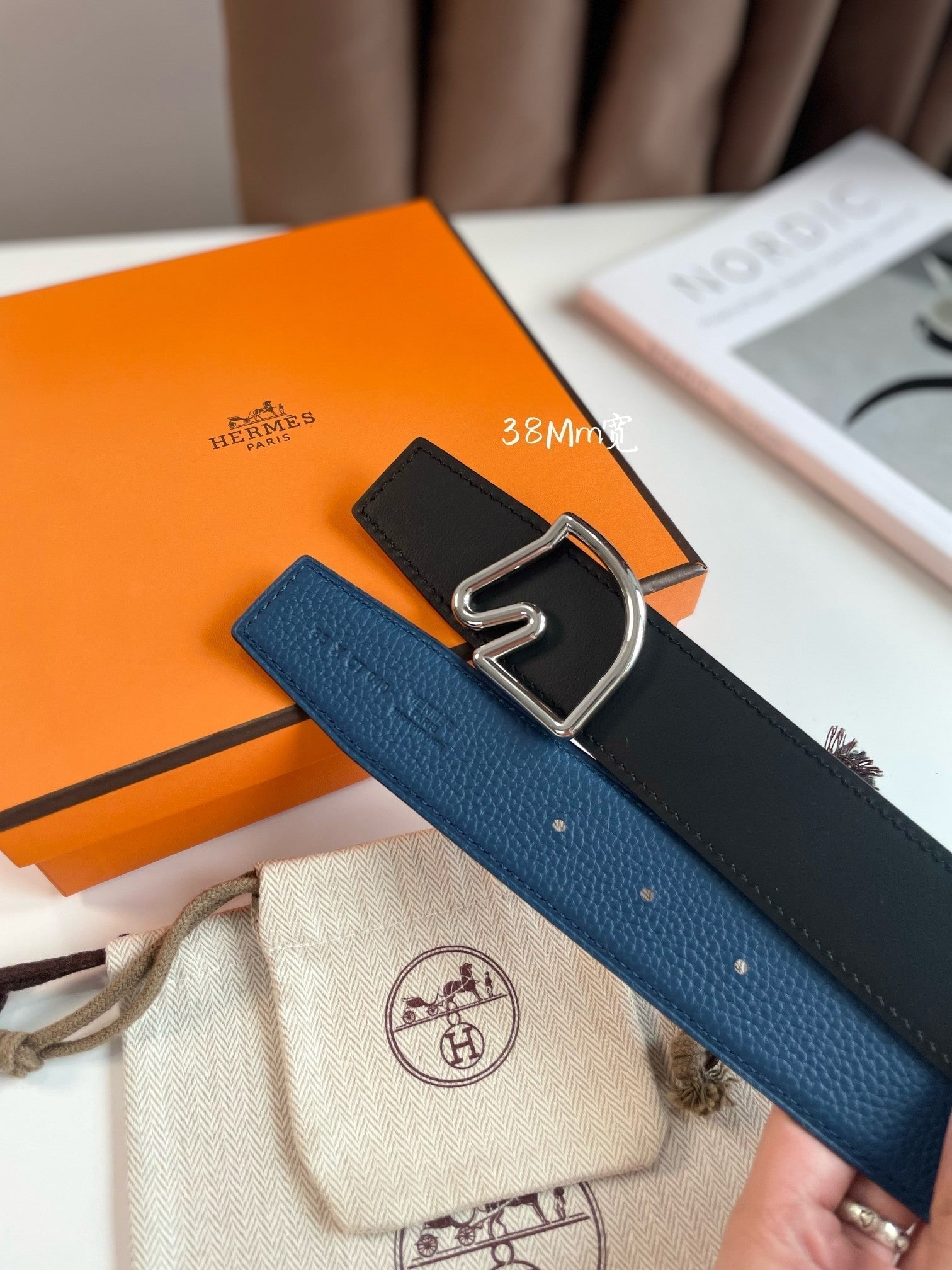 HERMES BOUCLE BELT BUCKLE & REVERSIBLE NAVY BLUE AND BLACK AND WHITE LEATHER STRAP 38MM SILVER HARDWARE