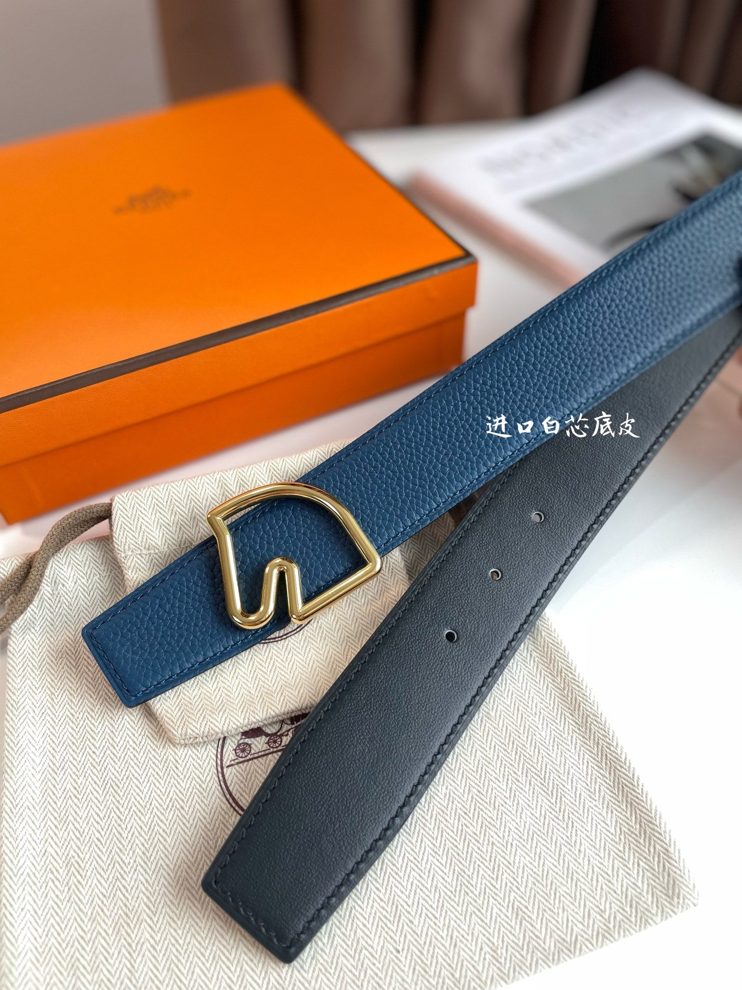 HERMES BOUCLE BELT BUCKLE & REVERSIBLE NAVY BLUE AND BLACK AND WHITE LEATHER STRAP 38MM GOLD HARDWARE
