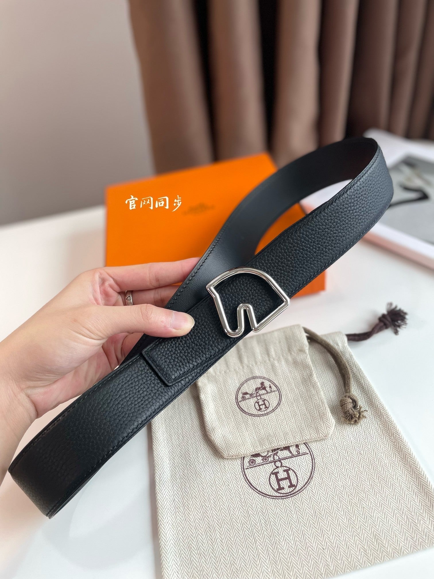 HERMES BOUCLE BELT BUCKLE & REVERSIBLE BLACK AND WHITE LEATHER STRAP 38MM SILVER HARDWARE