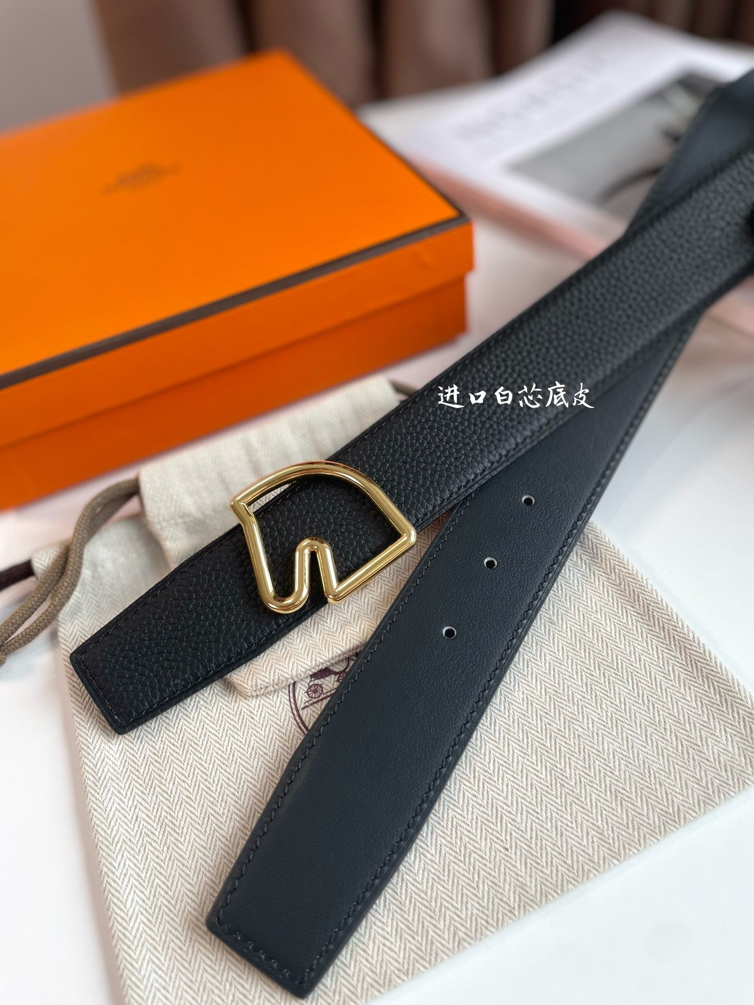 HERMES BOUCLE BELT BUCKLE & REVERSIBLE BLACK AND WHITE LEATHER STRAP 38MM GOLD HARDWARE
