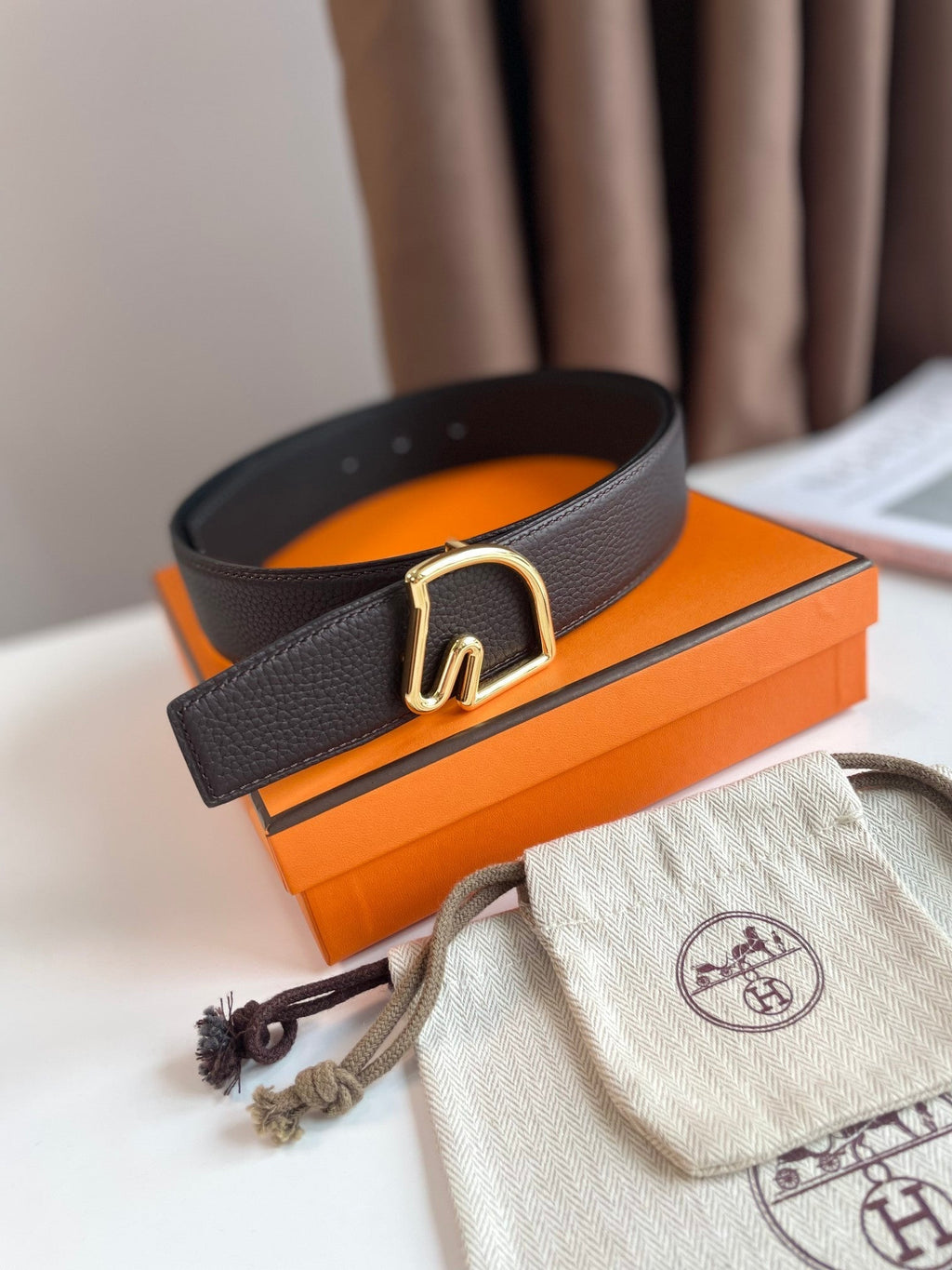 HERMES BOUCLE BELT BUCKLE & REVERSIBLE CHOCOLATE BROWN AND BLACK LEATHER STRAP 38MM GOLD HARDWARE