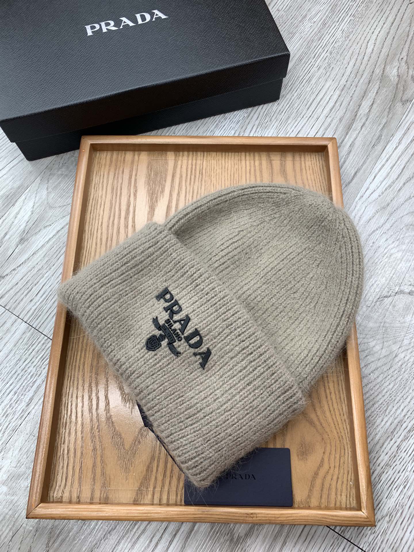 PRADA BEANIE HAT IN KHAKI BROWN WOOL 108747