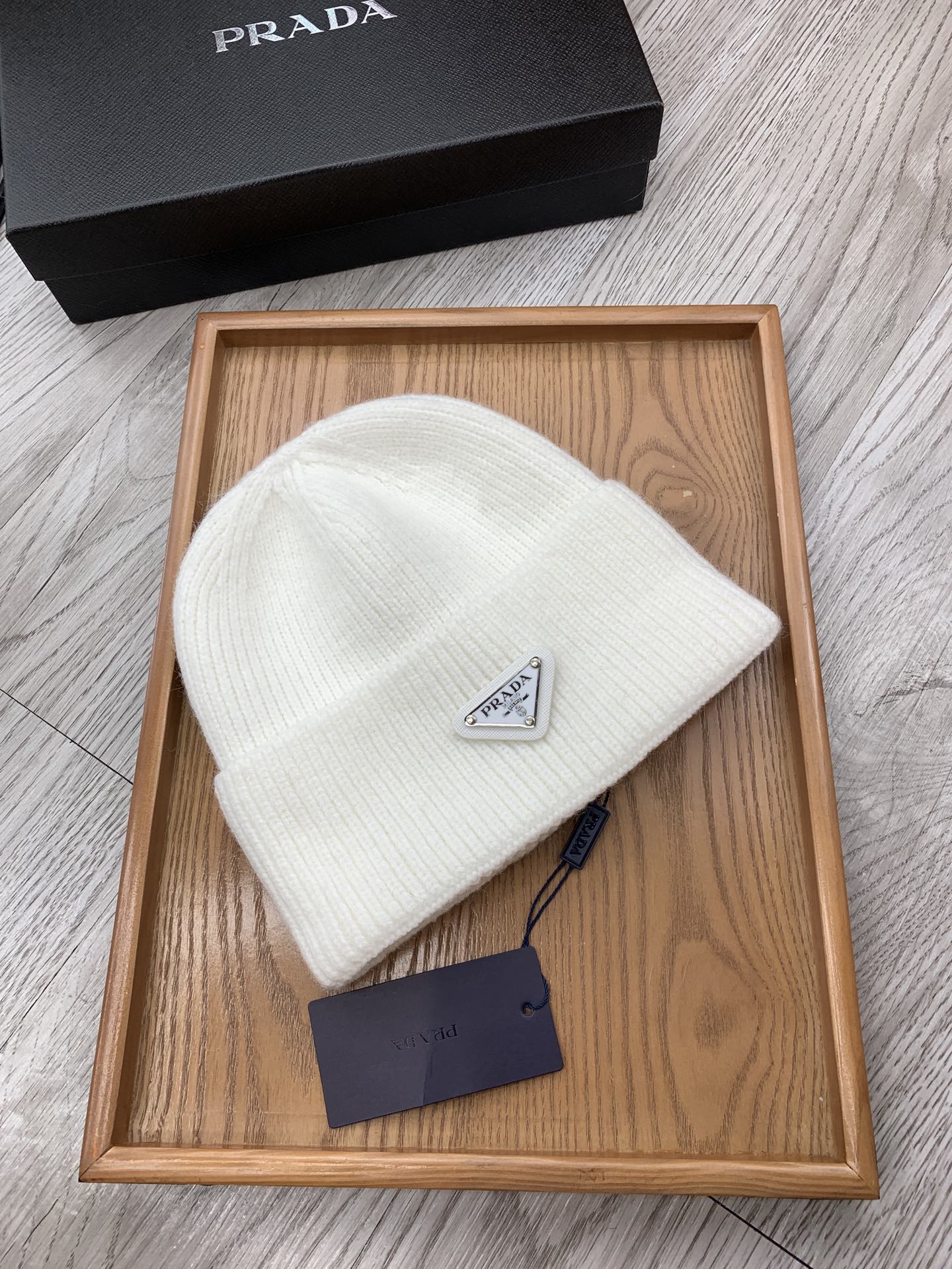PRADA BEANIIE HAT IN WHITE WOOL 335040