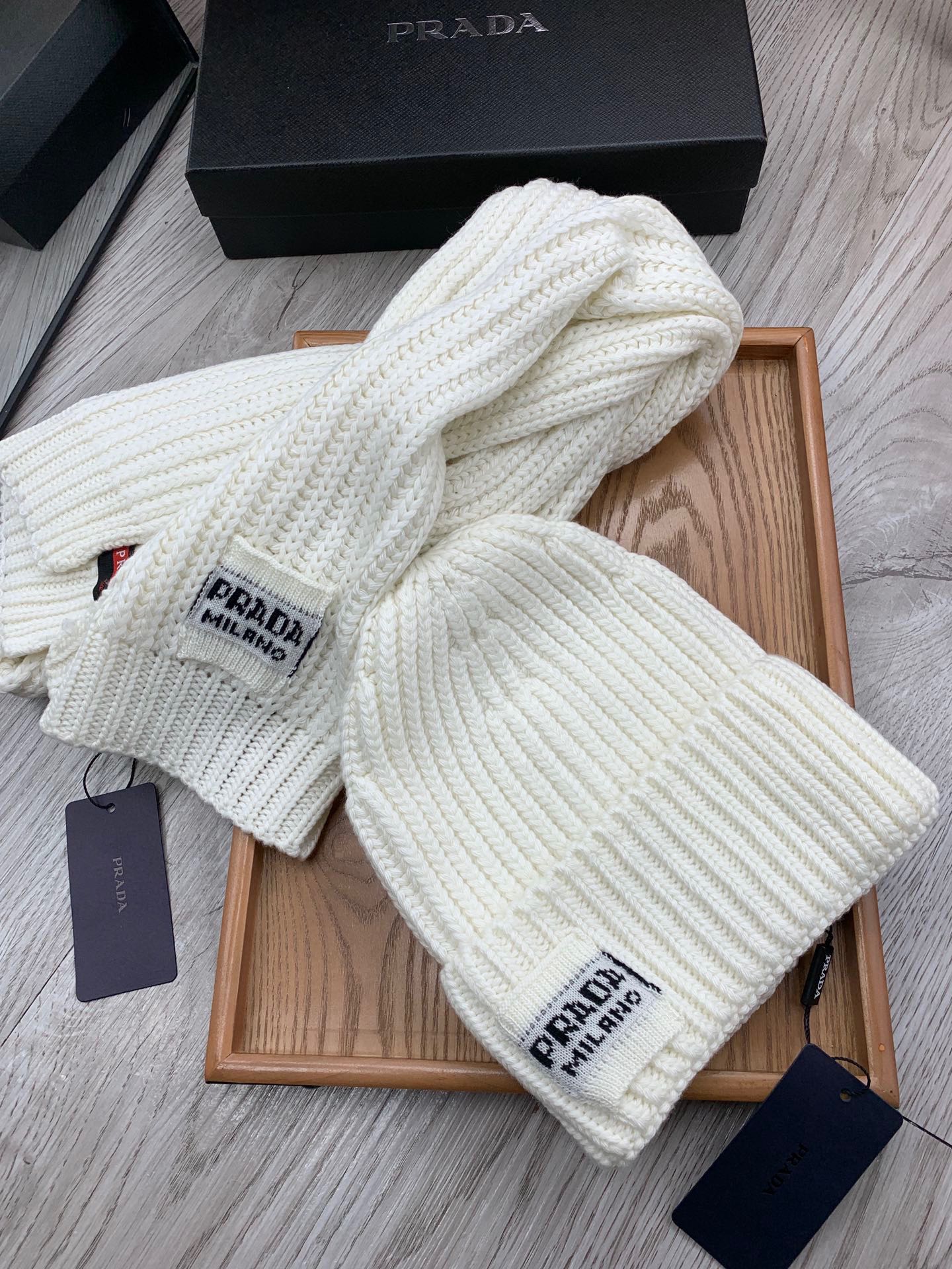 PRADA SET SCARF AND HAT IN WHITE WOOL AND RABBIT FUR 388991