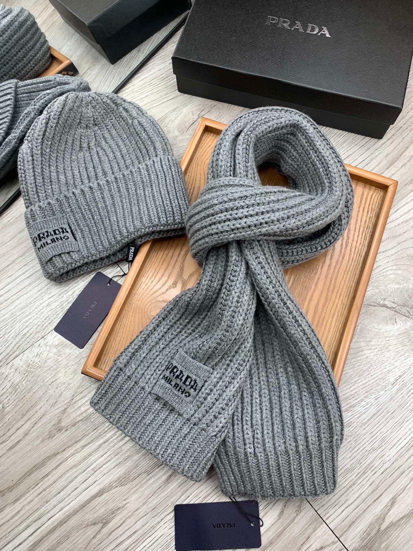 PRADA SET SCARF AND HAT IN DOVE GRAY WOOL AND RABBIT FUR 388993