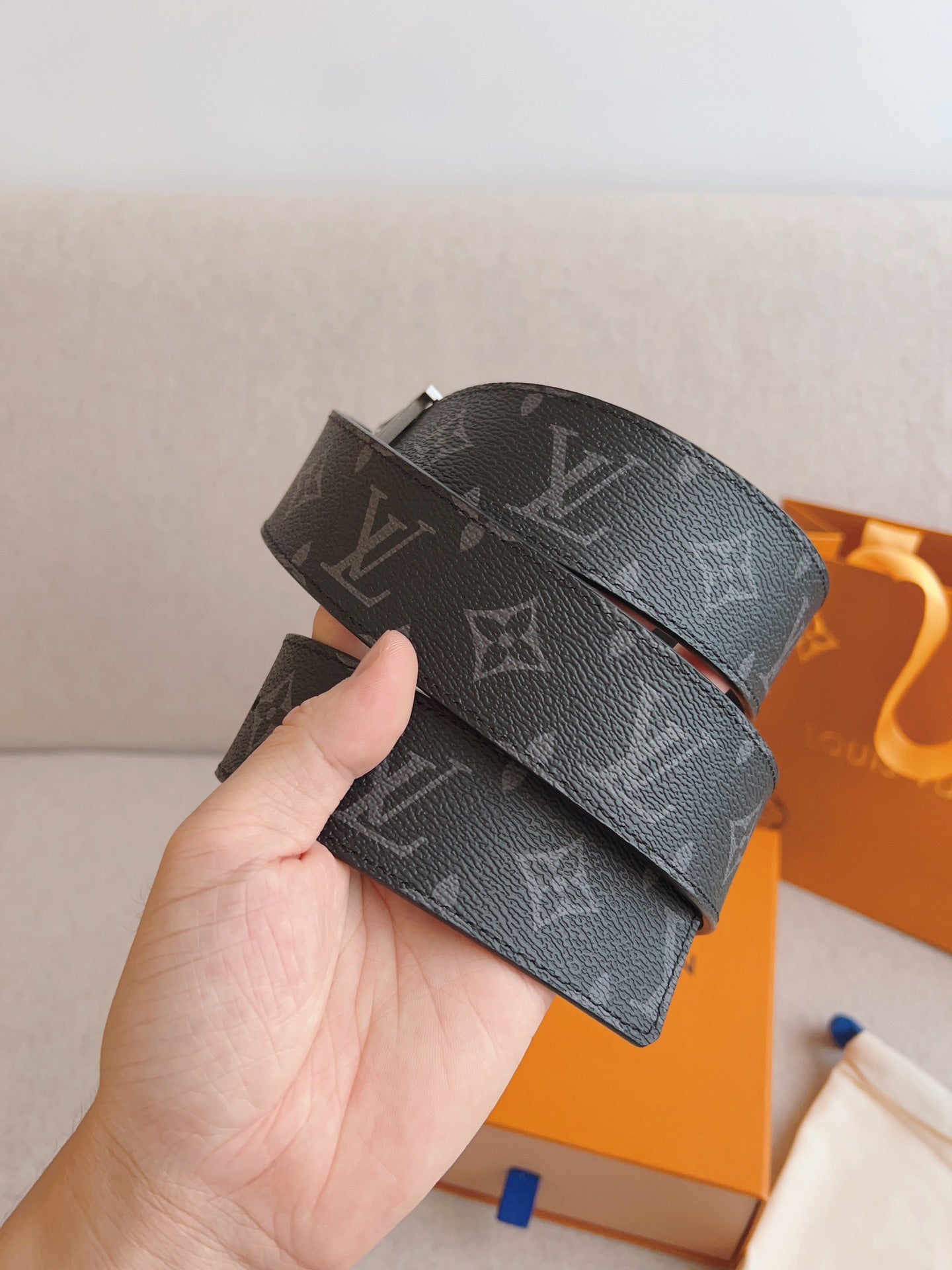 LOUIS VUITTON LV 25S BELT 40 MM IN BLACK MIX GREY CALFSKIN 593204
