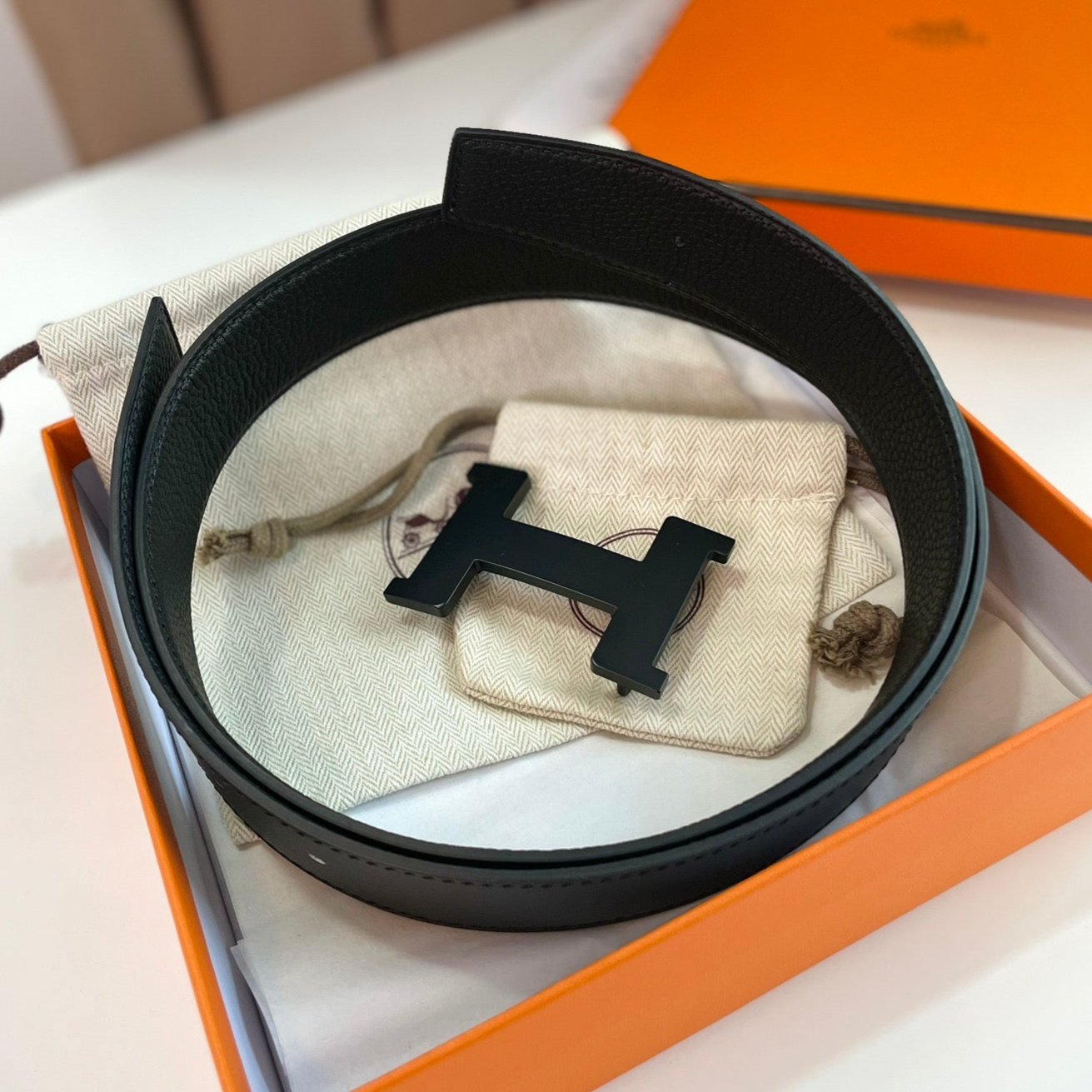 HERMES CONSTANCE BELT BUCKLE & REVERSIBLE  BLACK LEATHER STRAP 38MM