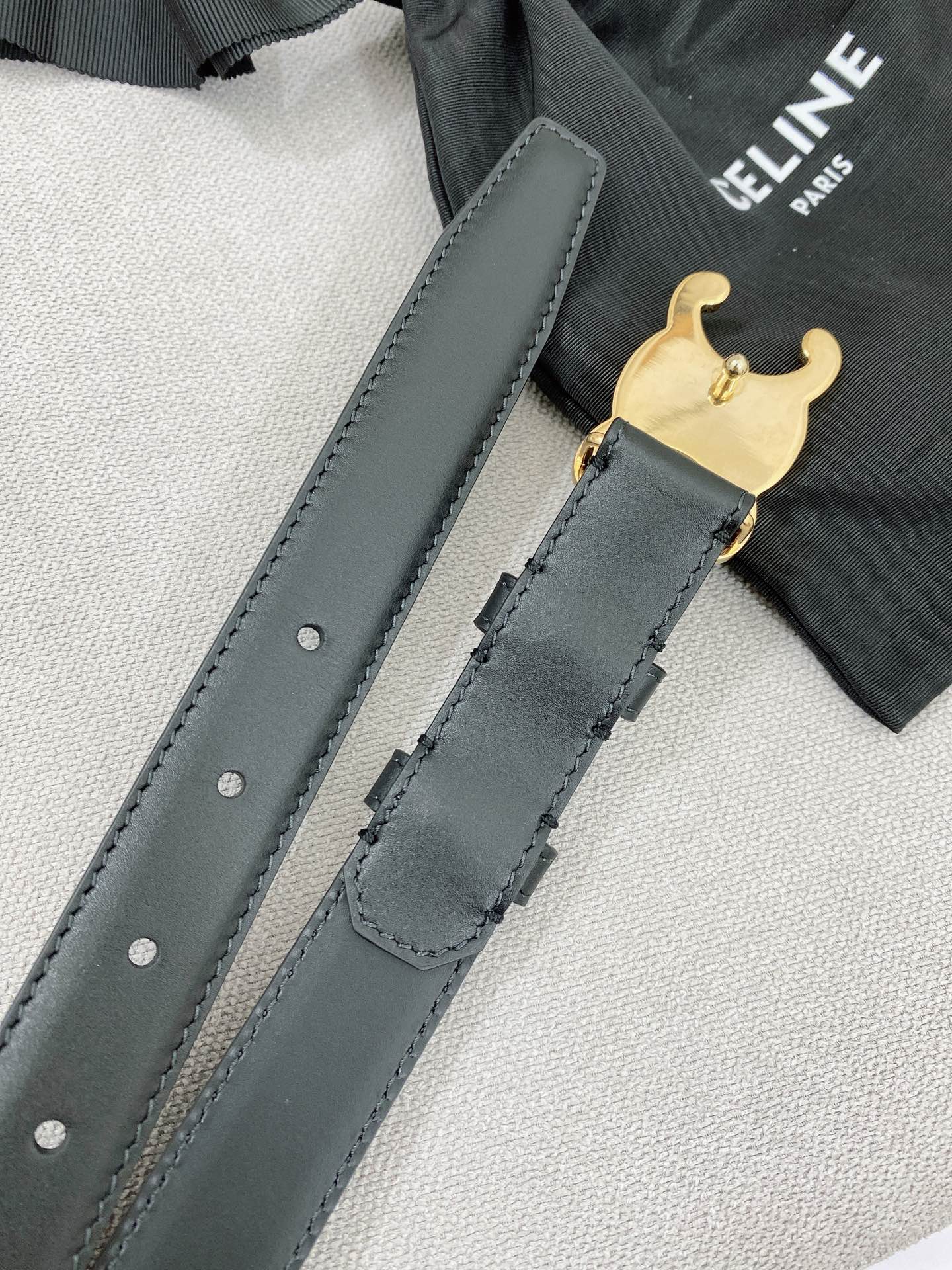 CELINE 25S TRIOMPHE BELT 25MM IN BLACK CALFSKIN GLOD HARDWARE 580679