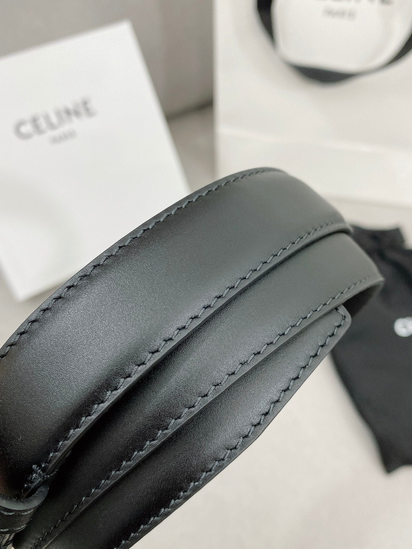 CELINE 25S TRIOMPHE BELT 25MM IN BLACK CALFSKIN GLOD HARDWARE 580679