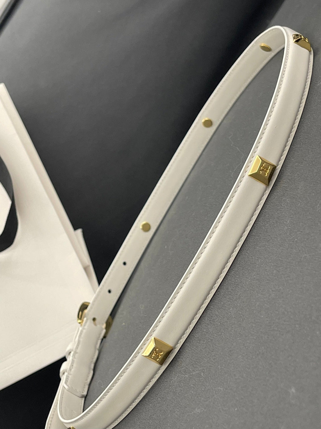 CELINE CL SMALL 18 MM TRIOMPHE BELT IN TAURILLON WHITE LEATHER GOLD HARDWARE